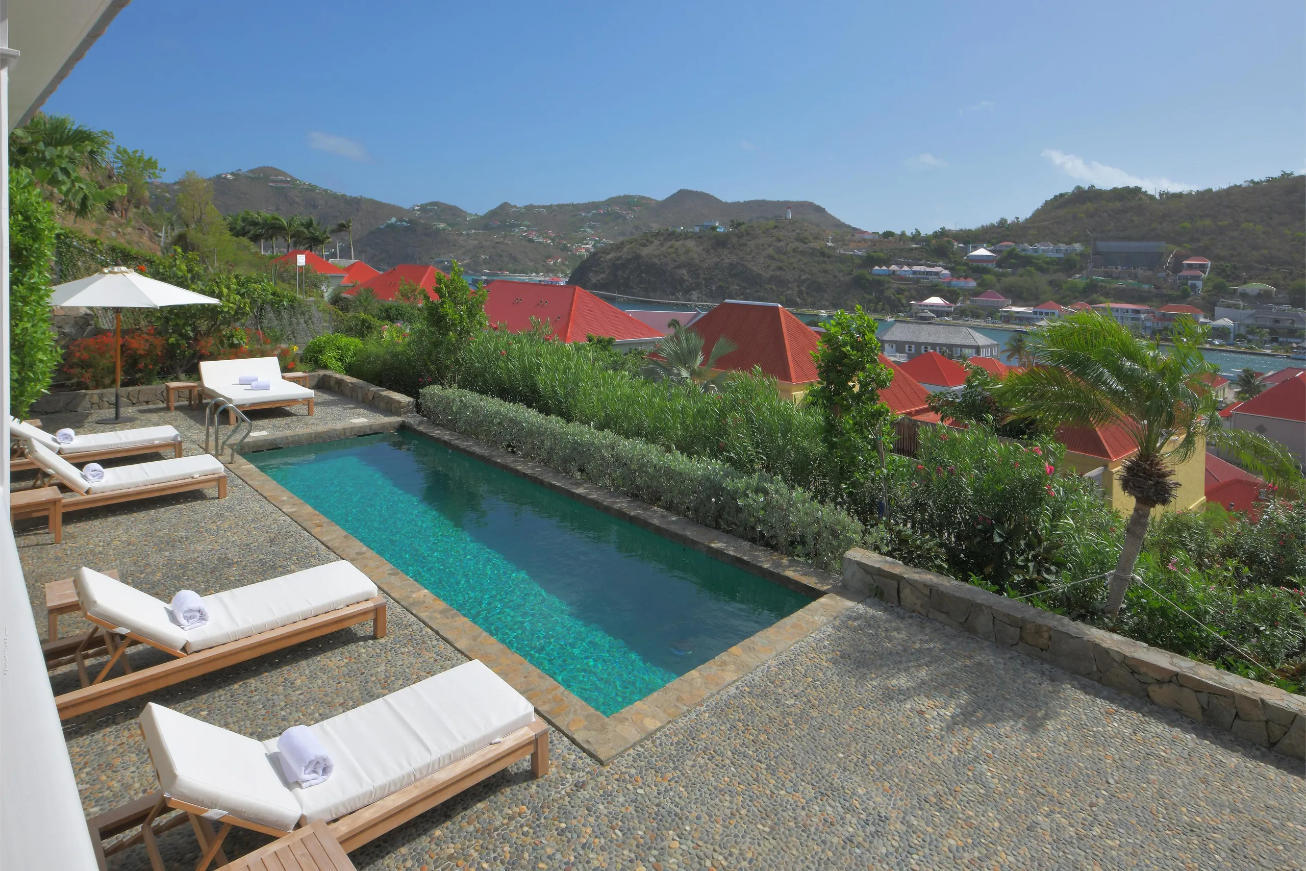 Refreshing Paradise Estate with Private Pool and Ocean Views — photograph 2