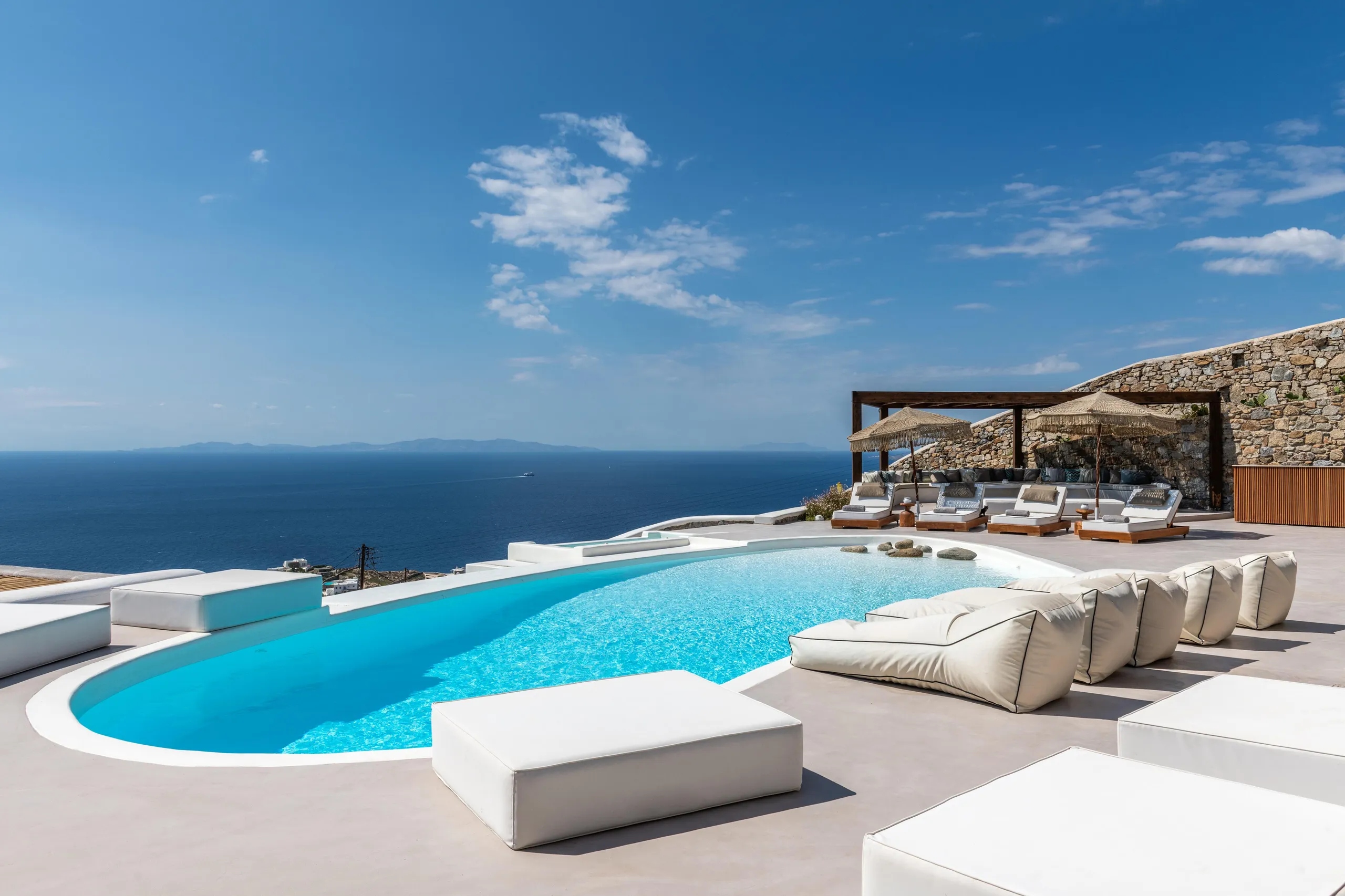 Deluxe Paradise in Fanari with Infinity Pool, Alfresco Jacuzzi and Aegean Sea Views — photograph 6