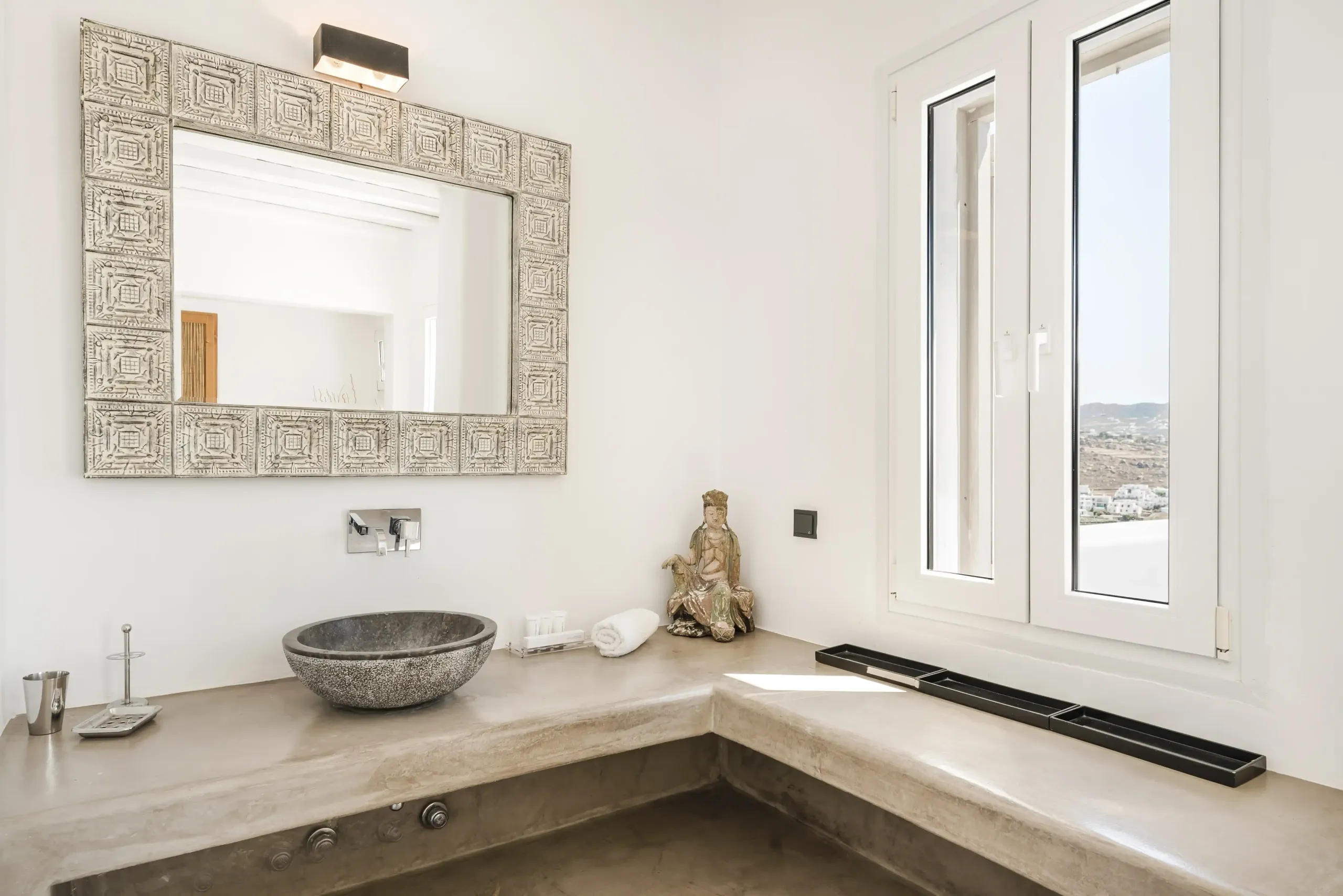 Stunning Cycladic Villa with Private Pool and Aegean Sea Views — photograph 12