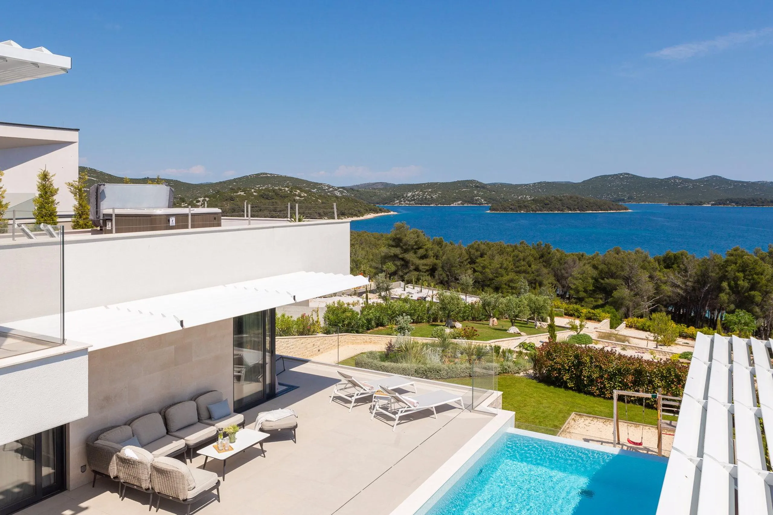 Deluxe Paradise Villa Complex with Private Pools and Breathtaking Sea Views — photograph 2