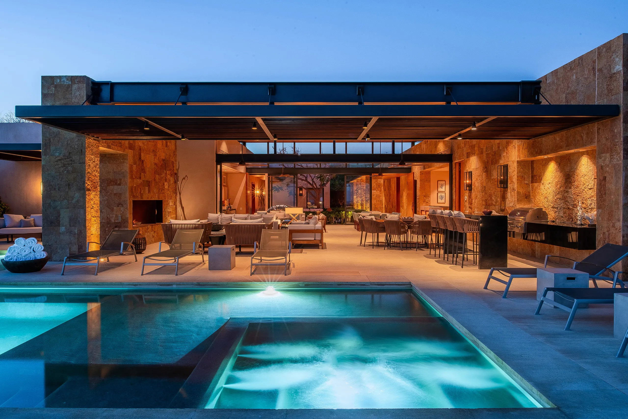 Exclusive Enclave Estate with Private Pool and Ocean Views — photograph 5