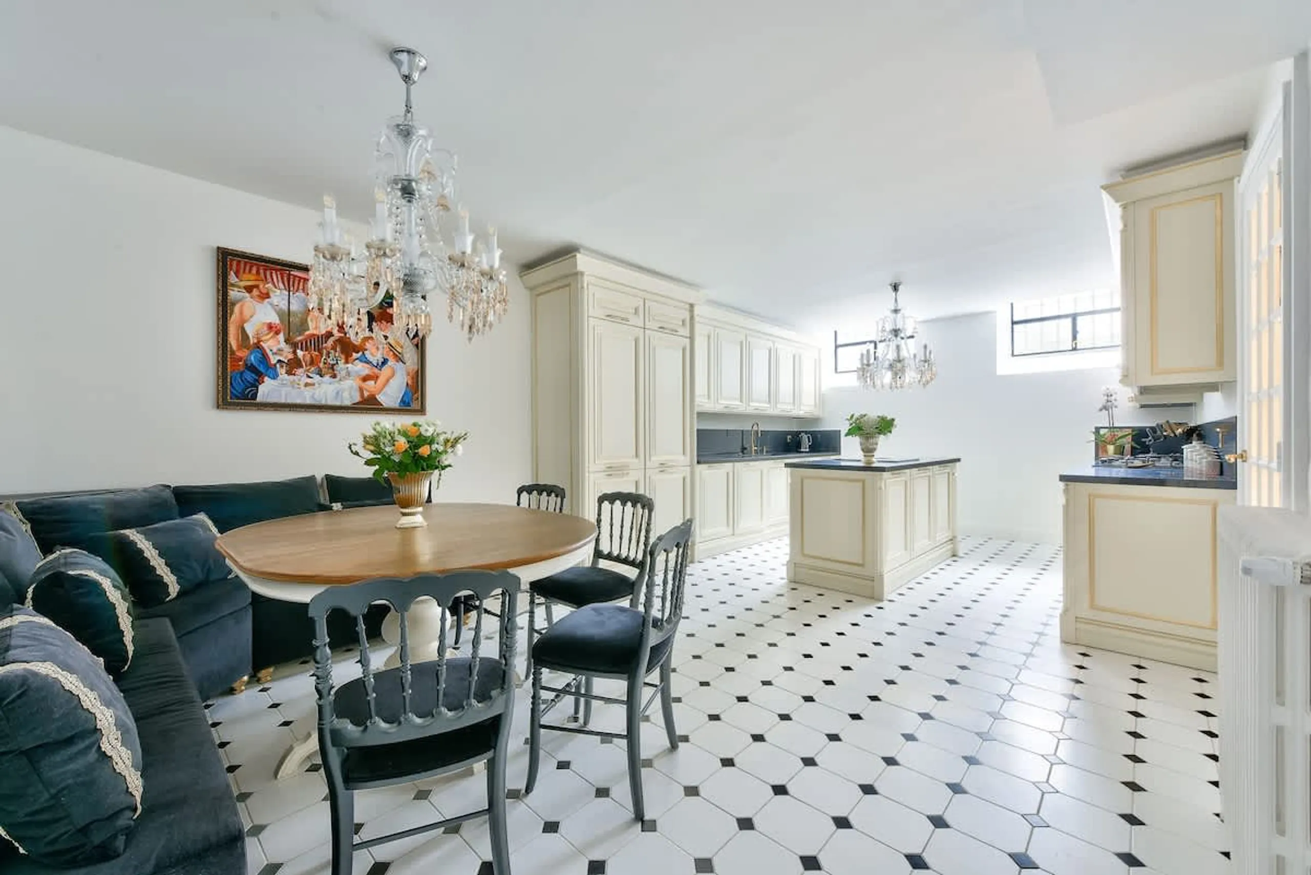 Palatial Parisian Villa with Majestic Interiors and Eiffel Tower nearby — photograph 9