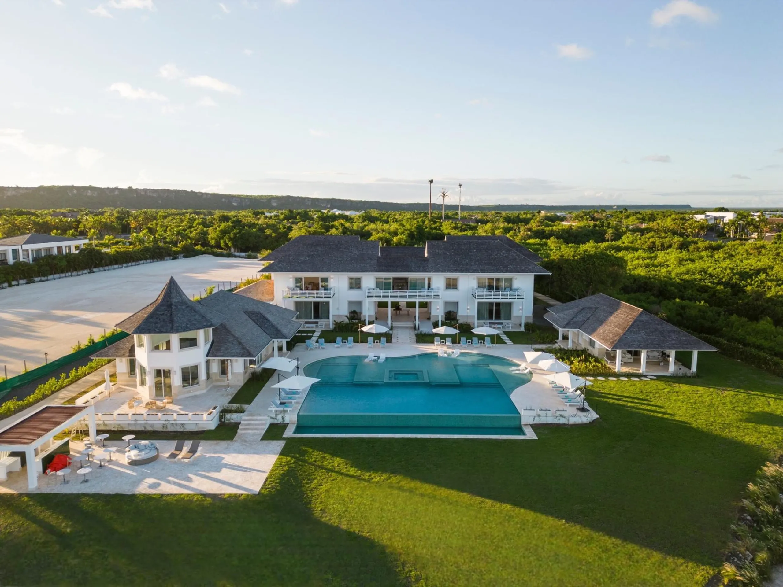 Founders Villa with Private Pool and Sea Views — photograph 5
