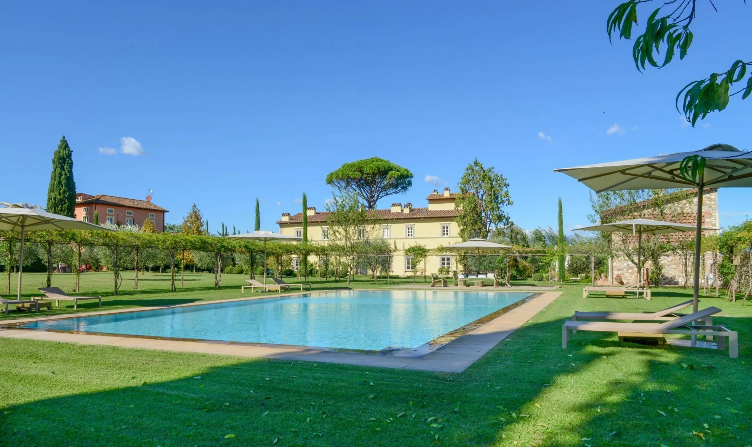 Grand 14BDR Tuscan Estate with Private Pool, Gazebo, and Pool Table — photograph 6