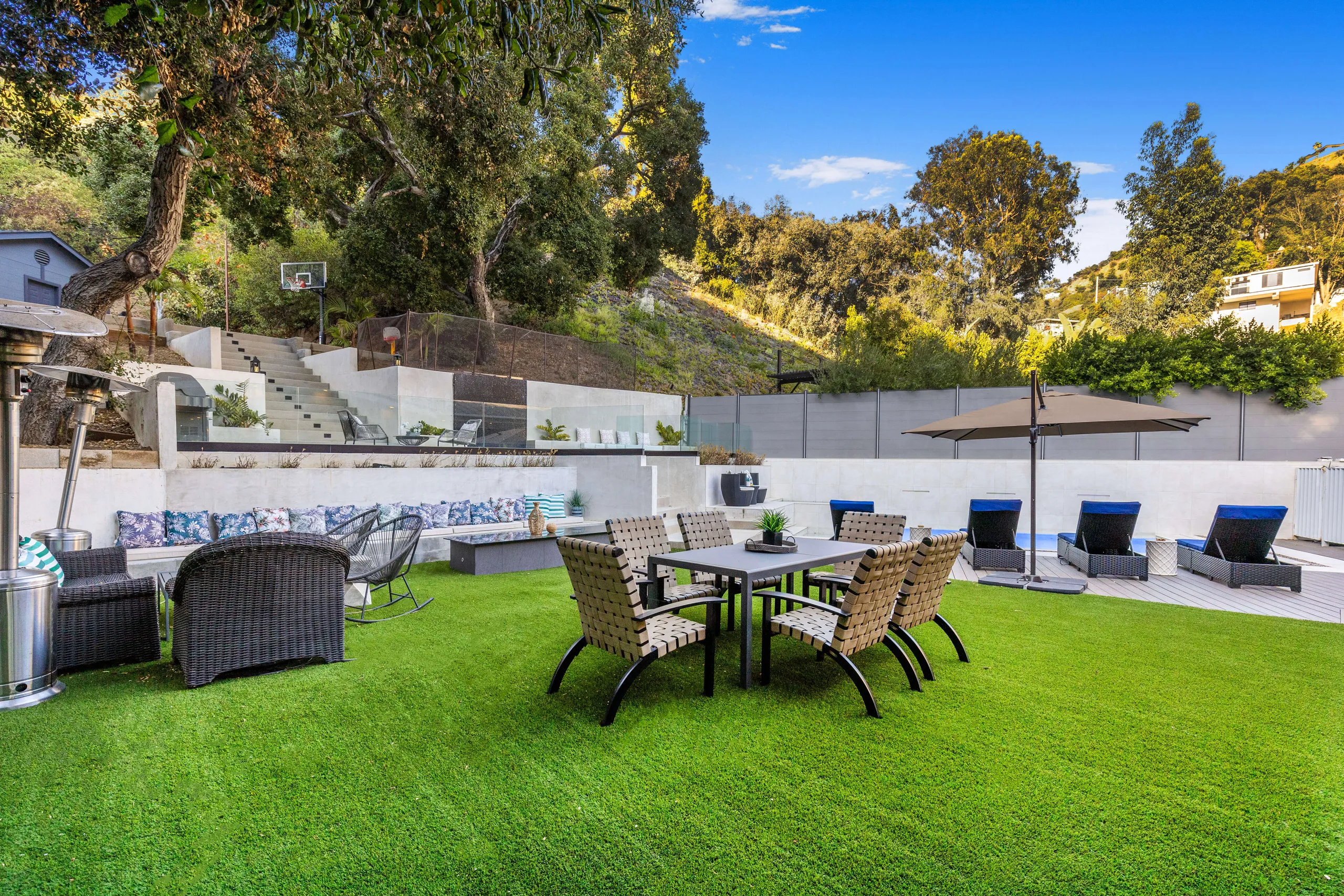 Sophisticated Laurel Canyon Villa with Pool and Backyard Lounge — photograph 10