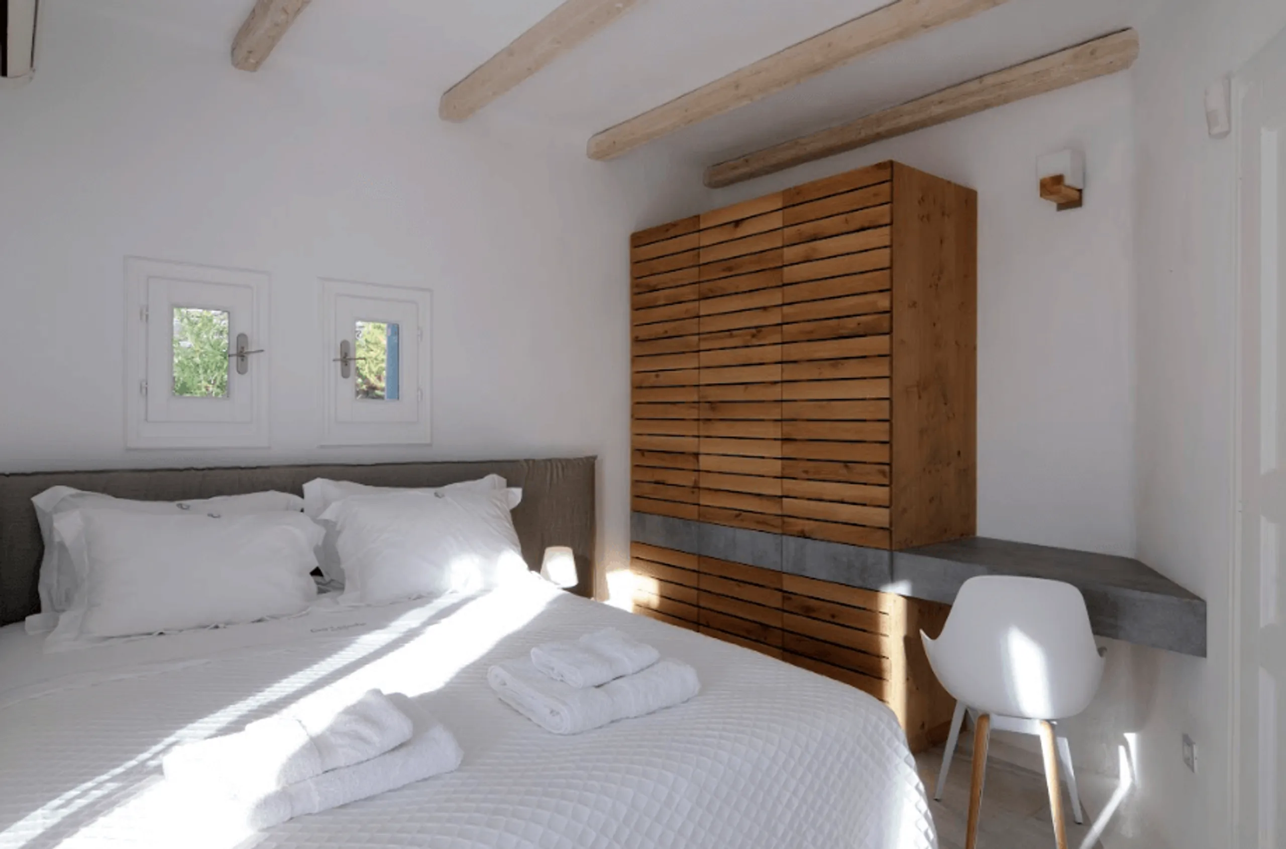 Luxury Villa Rental with Infinity Pool and Magnificent Aegean Sea Views — photograph 6