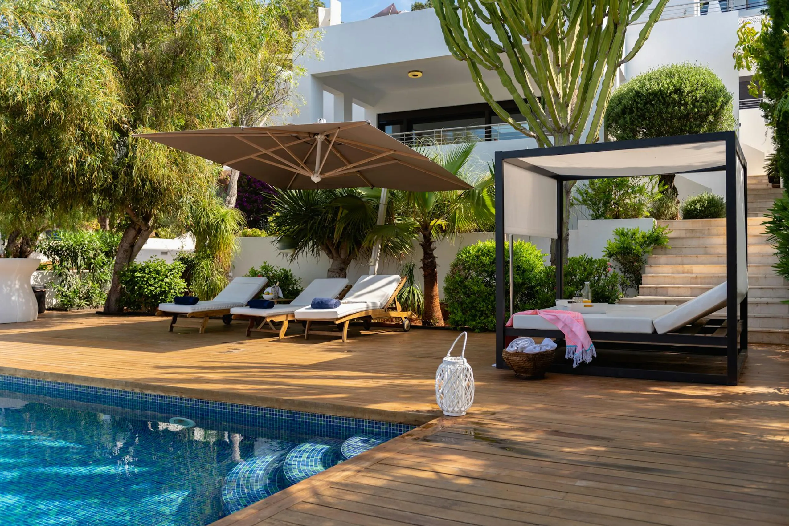 Contemporary Oceanside Villa in Ibiza with Private Pool and Sun Deck — photograph 2