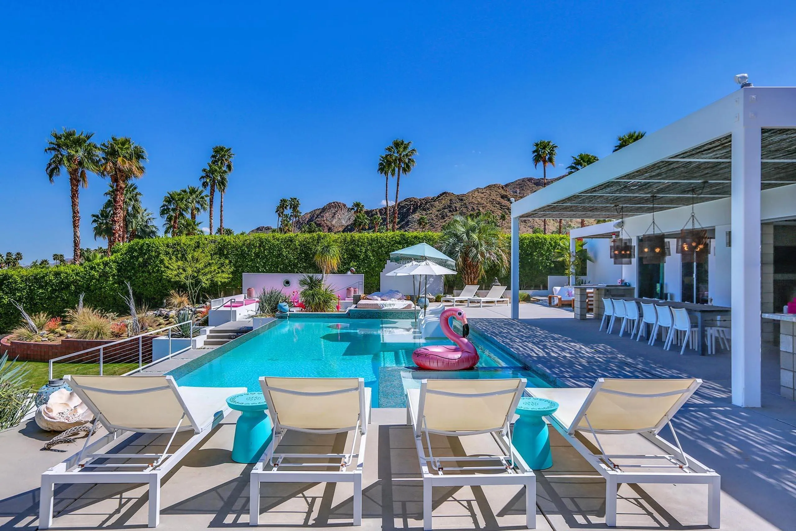 Swanky Poolside Paradise with Bocce Ball and Firepit — photograph 2