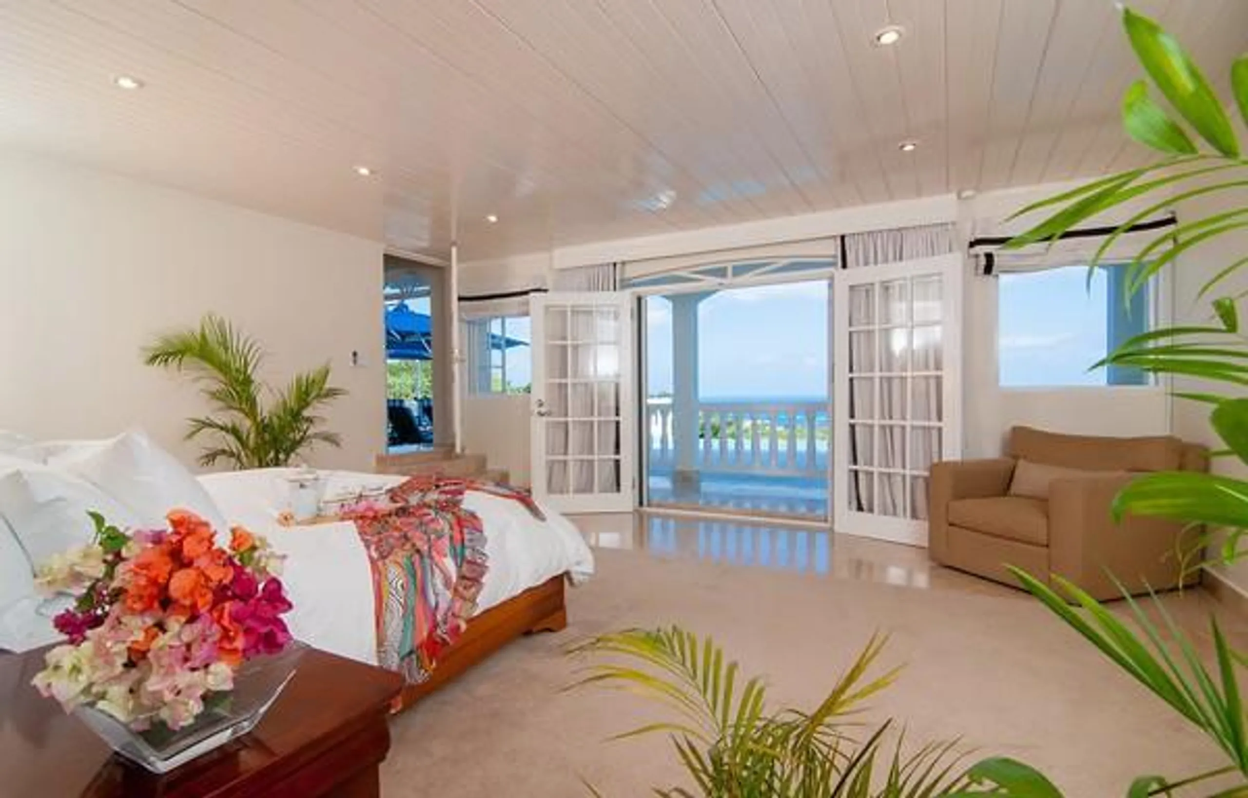Breathtaking Montego Bay Estate with Private Pool, Basketball Court, and Outdoor Play Area — photograph 12