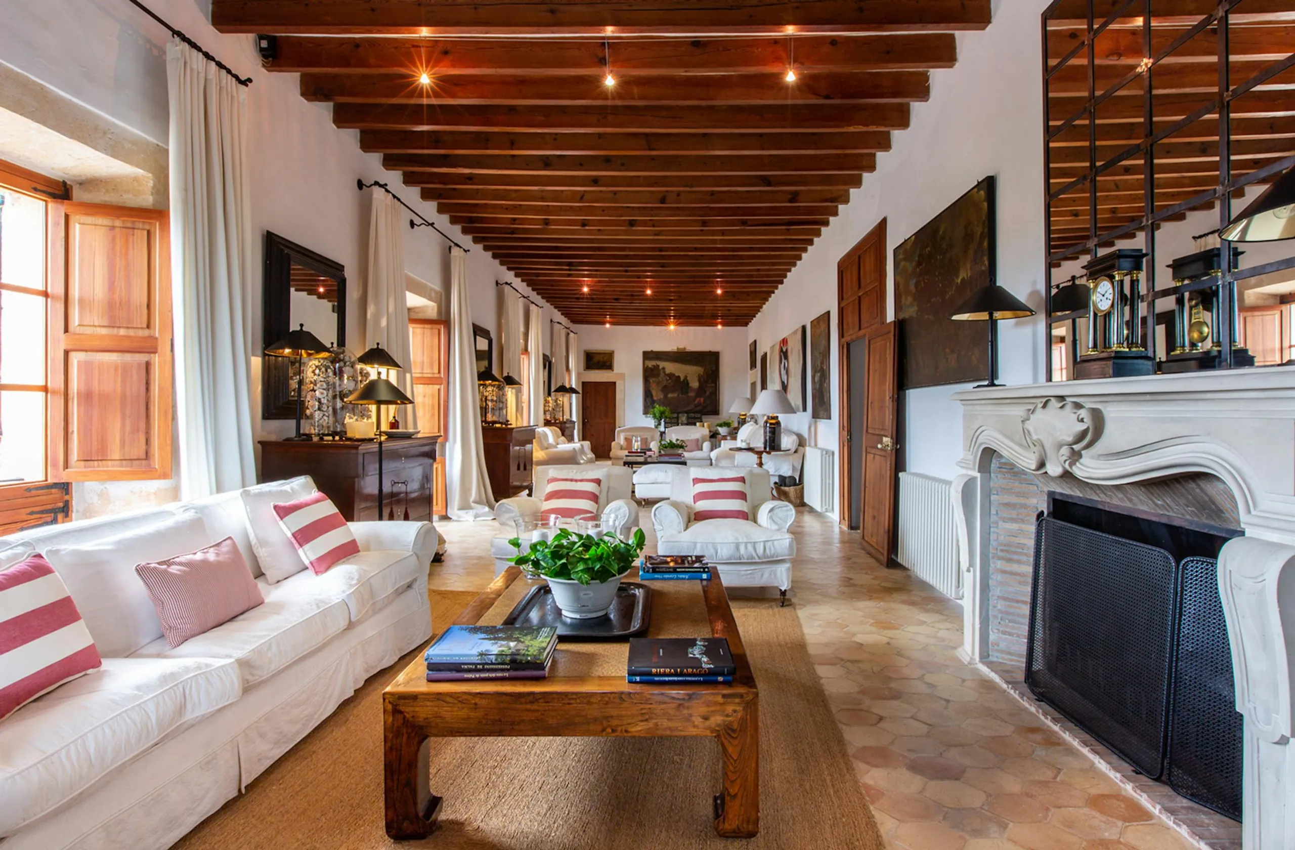 Relaxing Spanish Estate with Private Pool and Gazebo — photograph 10