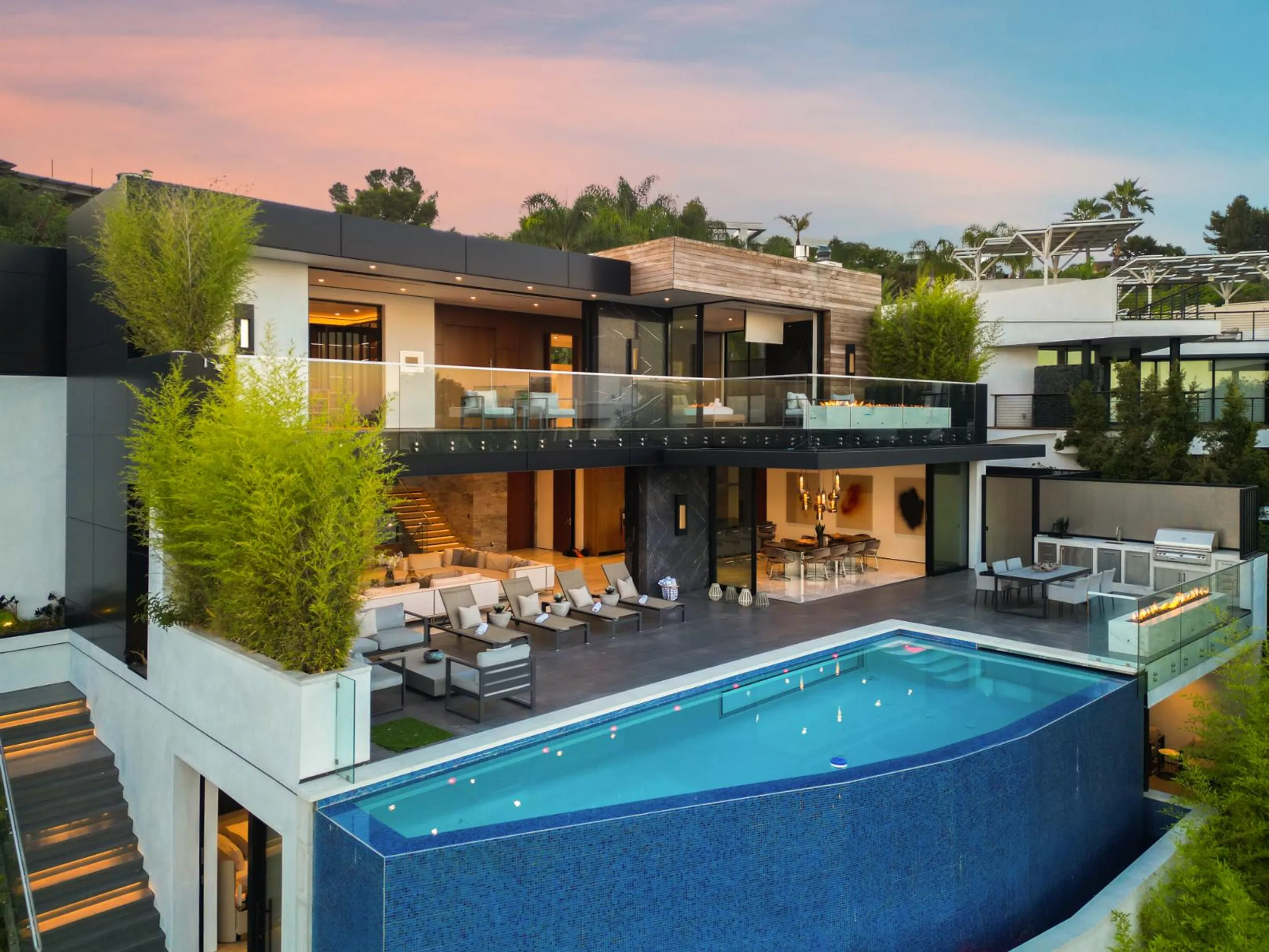 Stunning Bird Street Modern Estate with Infinity Pool and Views, Sunset Strip