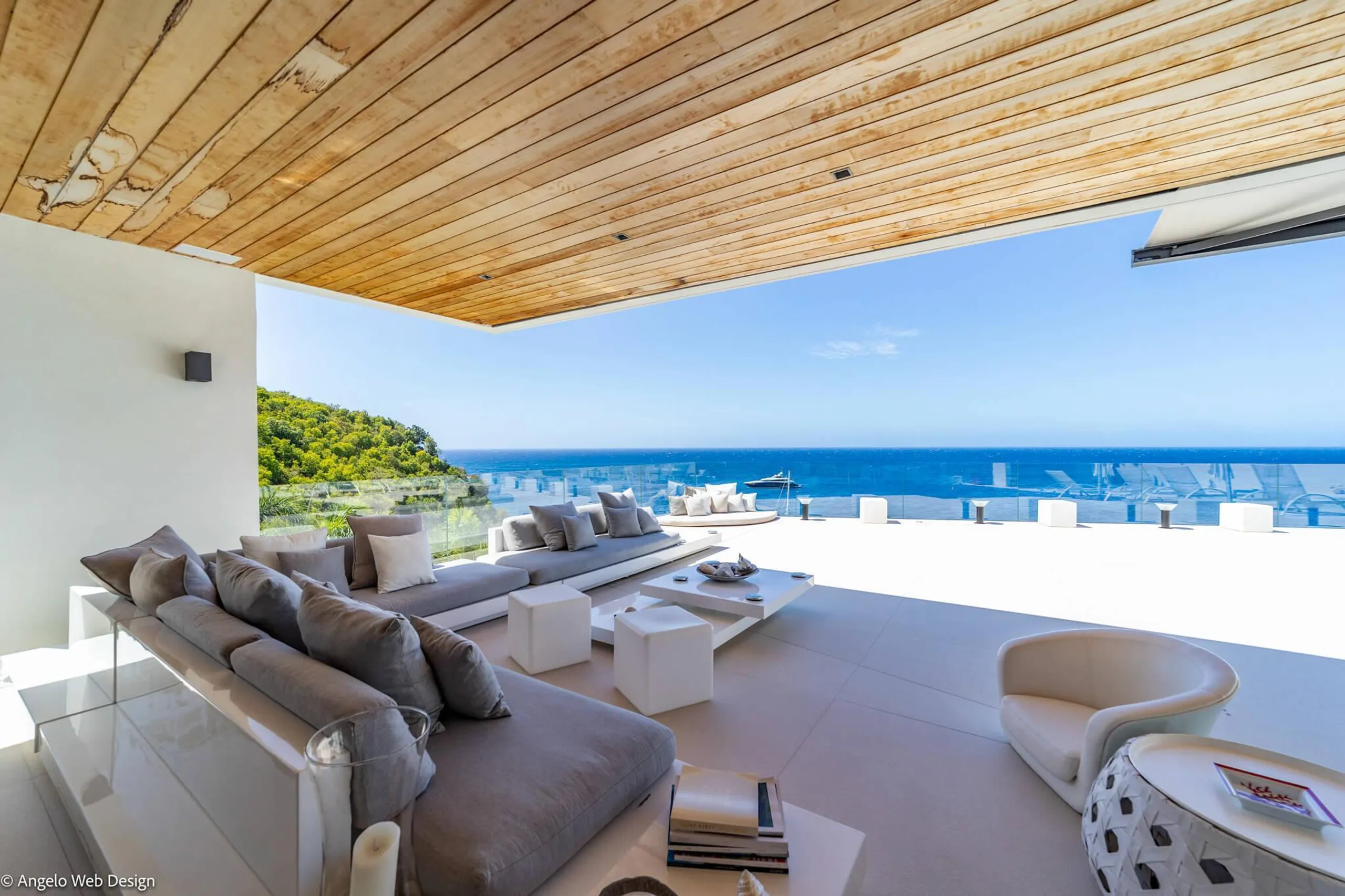Elegant Seaview Villa with Infinity Pool, Views and Private Zen Garden — photograph 11