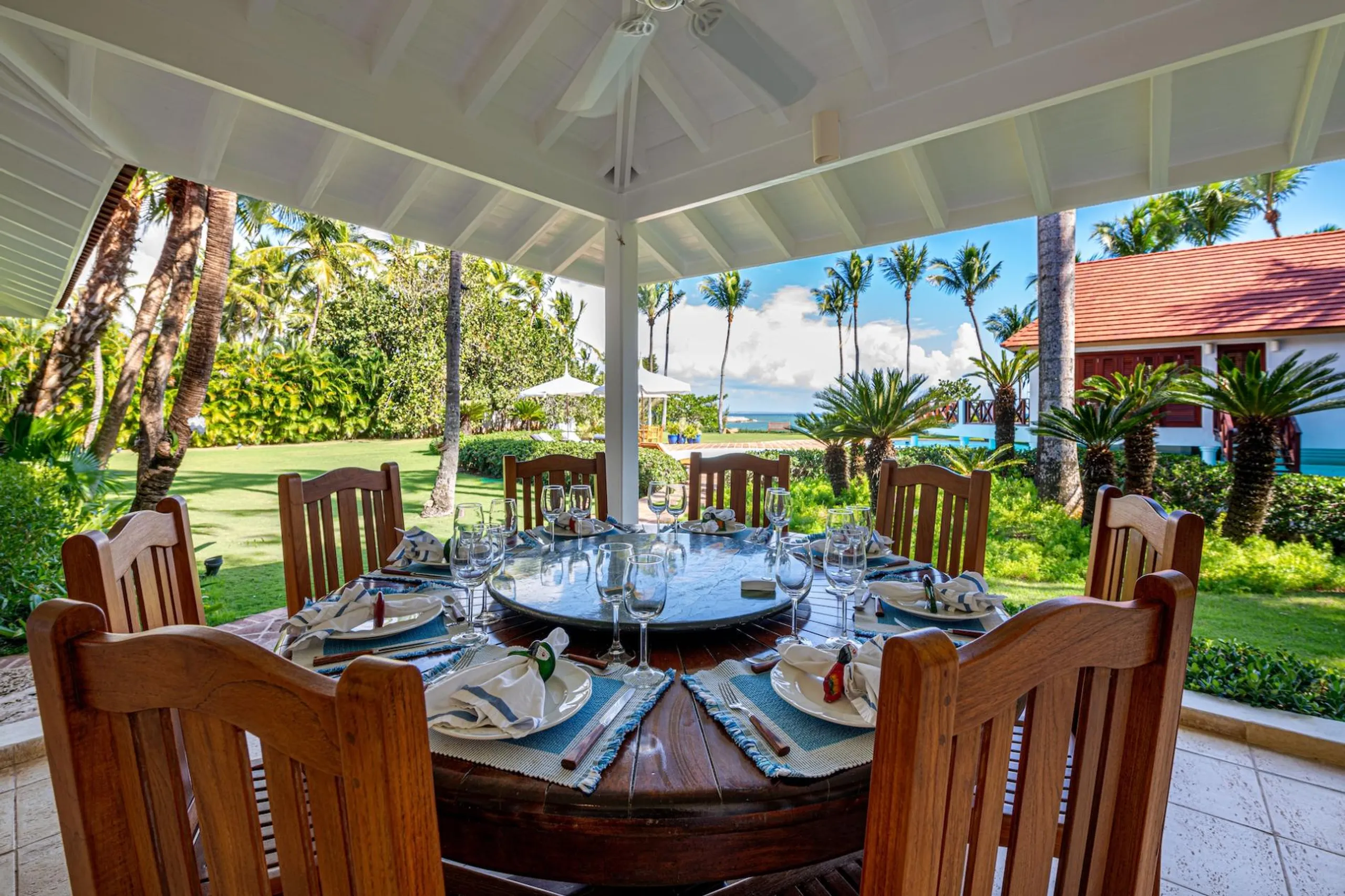 Breathtaking Beachfront Villa with Private Pool, Beach and Sea Views — photograph 10