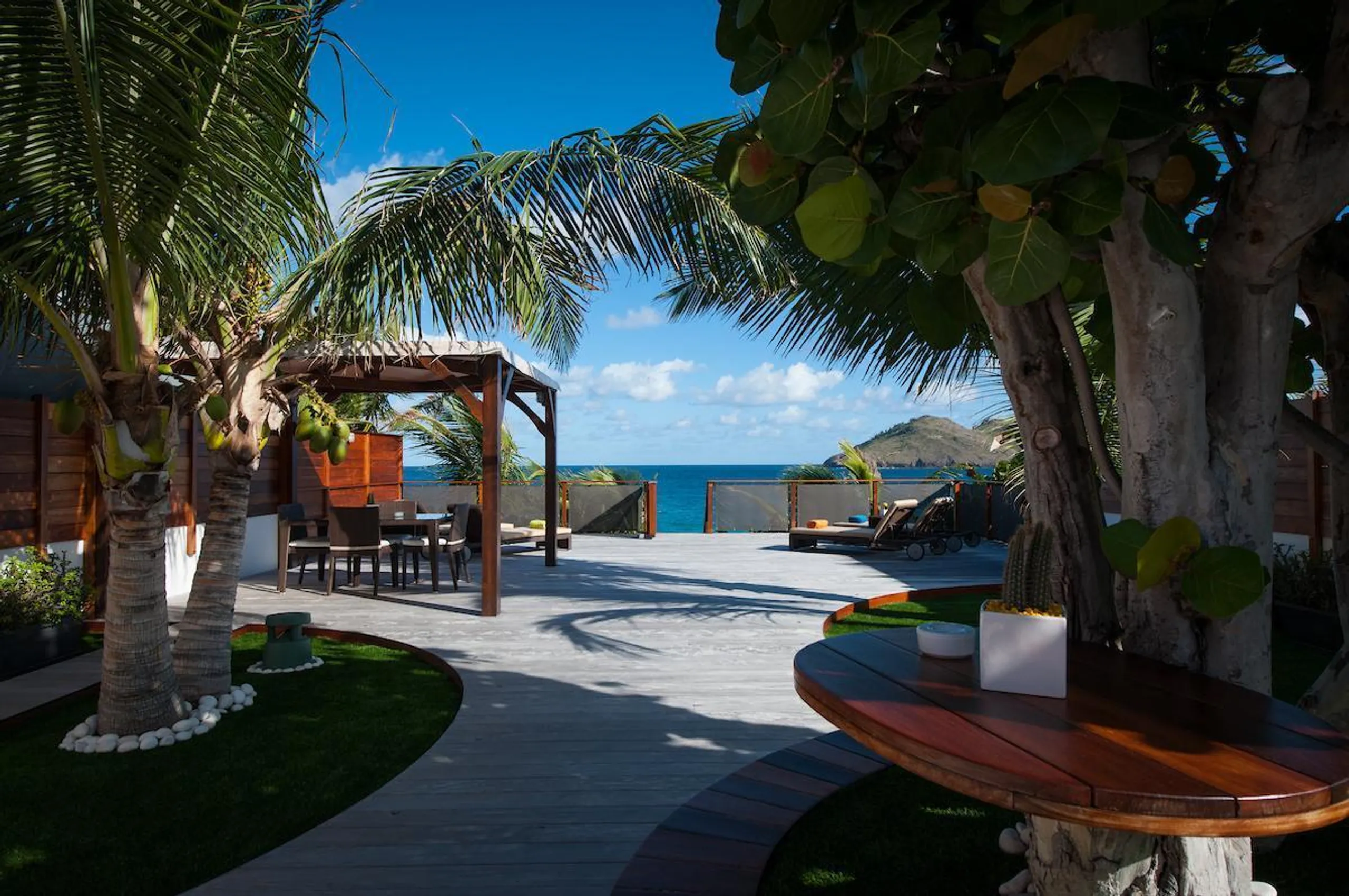 Charming Oceanview Estate with Private Pool and Walks to Beach — photograph 7