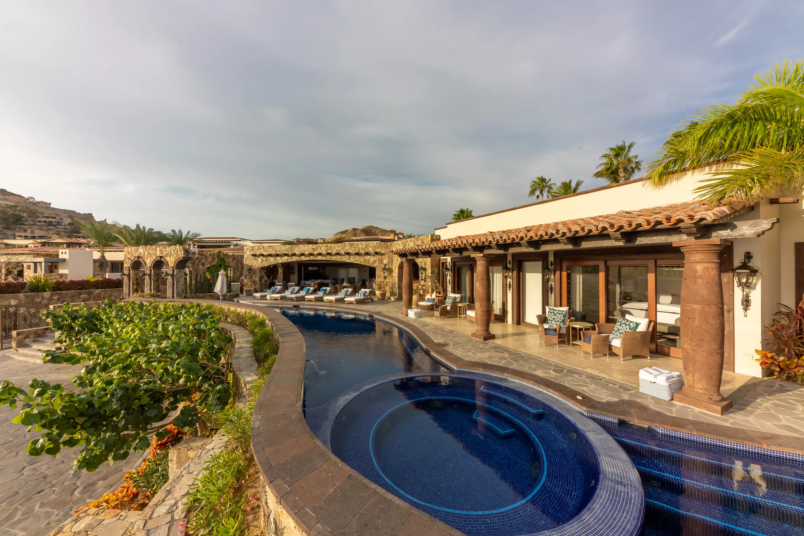Glamorous Six-Bedroom Villa with Private Beach Access, 100-Foot Pool & Panoramic Ocean Views — photograph 3