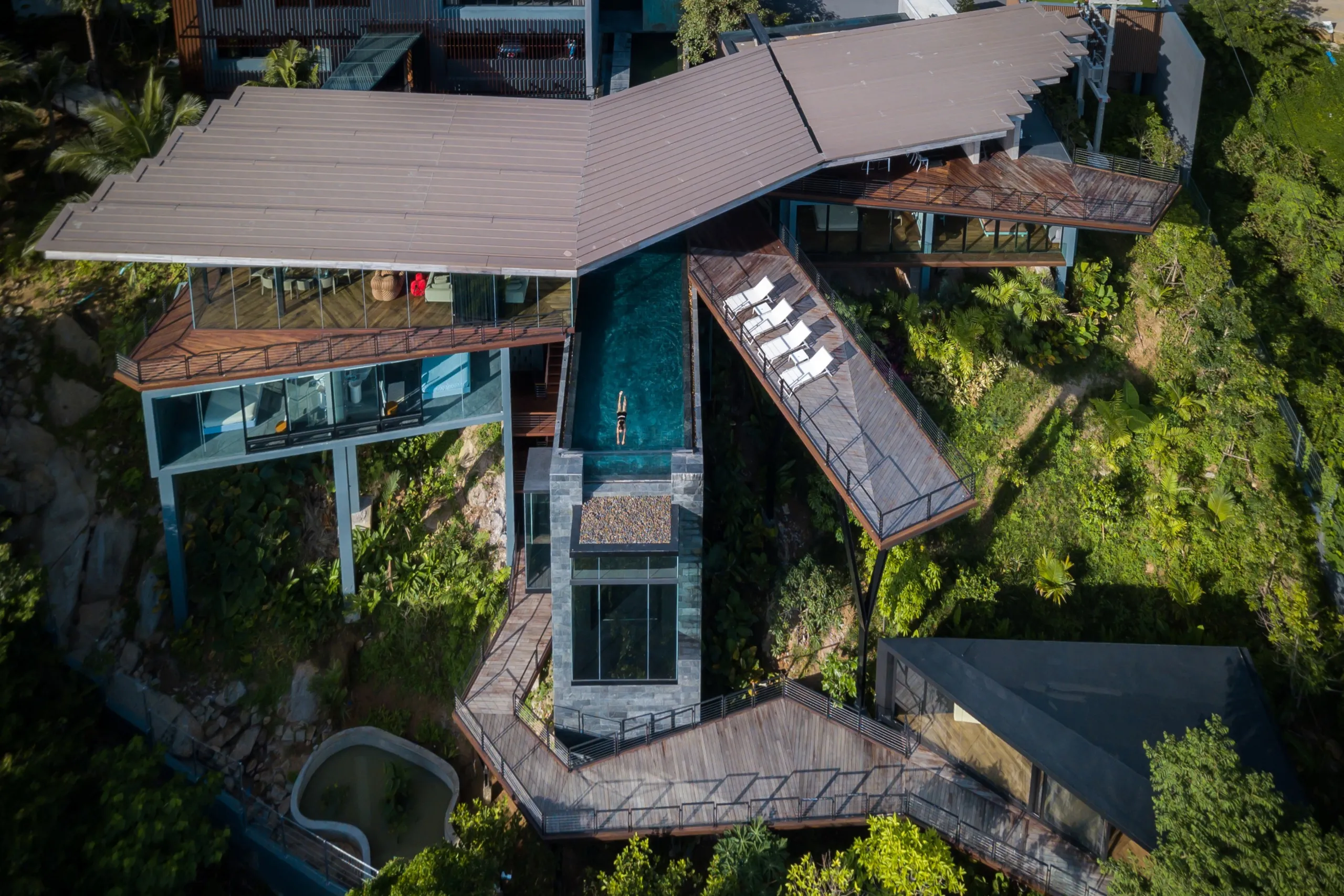 Modern Tropical Villa with 17-Meter Saltwater Infinity Pool and Panoramic Background, Chaweng Noi