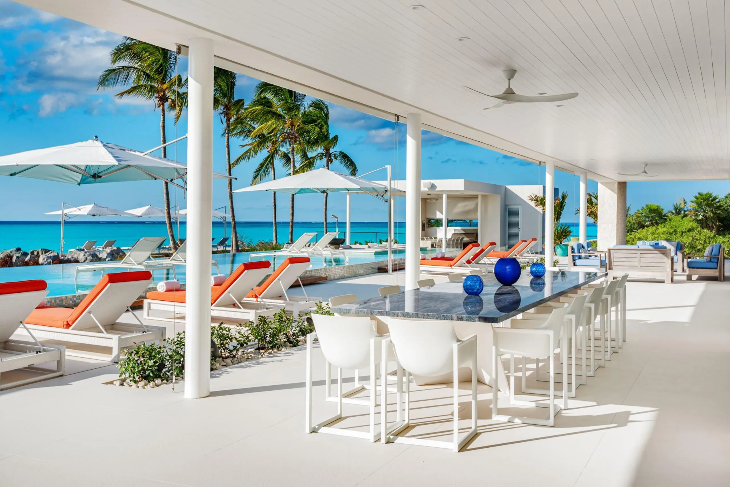 Exceptional OceanFront Estate with Private Pool and Azure Seas — photograph 3