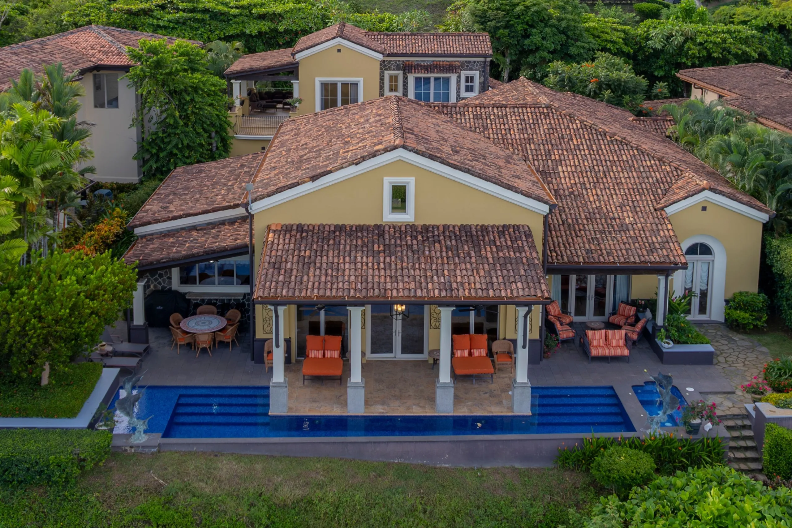Colonial-Style Luxury Villa in Los Sueños with Infinity Pool, Ocean & Marina Views — photograph 4