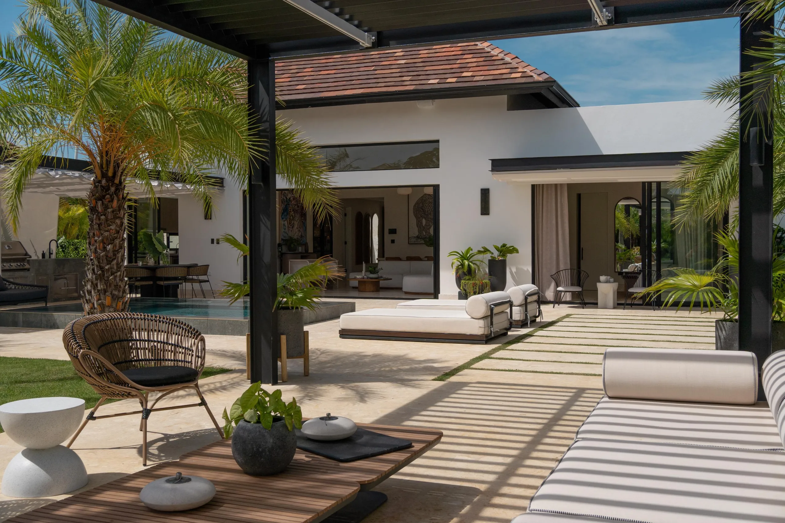 Plush 3-Bedroom with Heated Infinity Pool and Private Jacuzzi — photograph 11