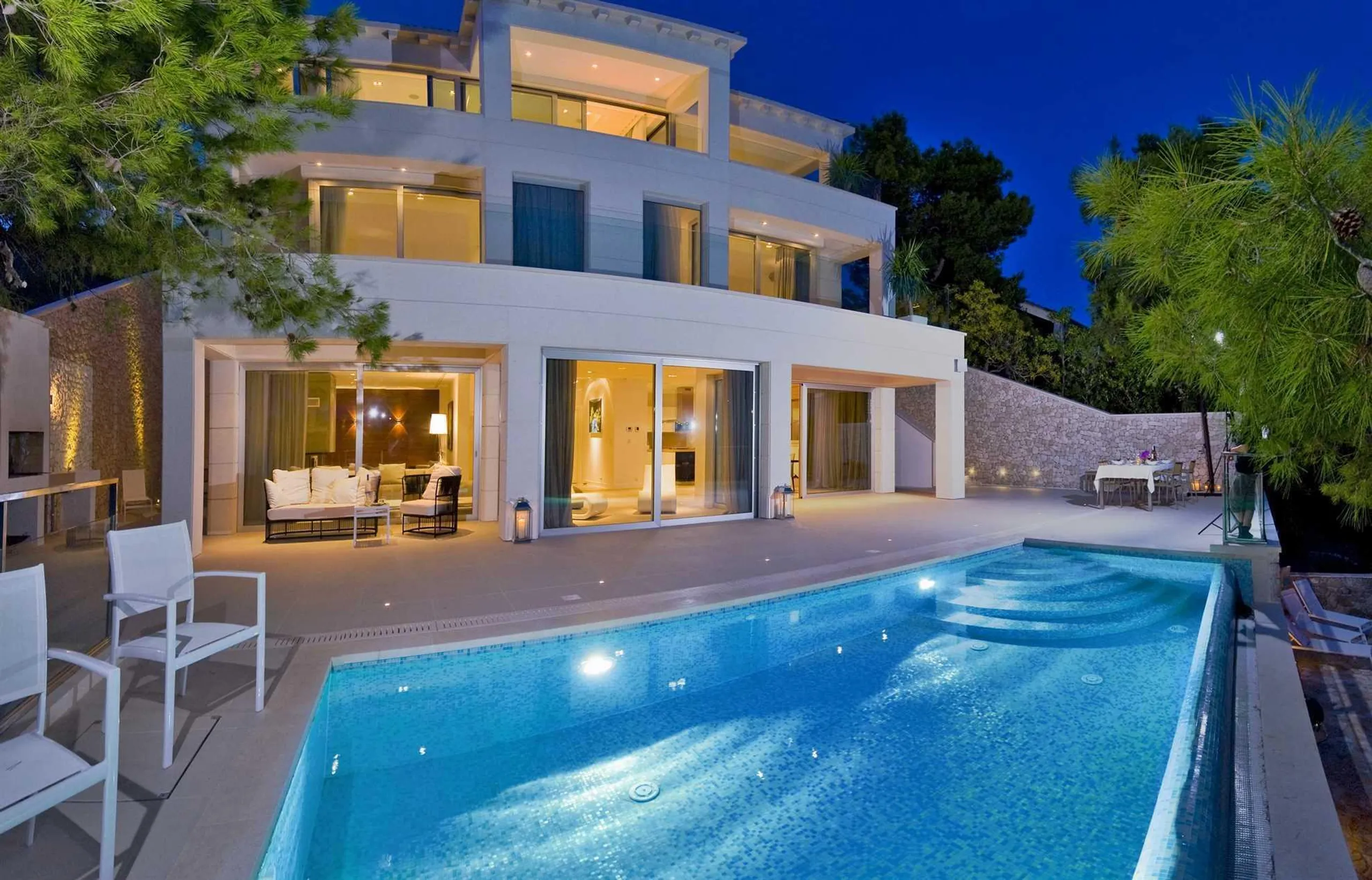 Premium 5-Bedroom Villa with Infinity Pool and Direct Sea Access on Brac Island, Split