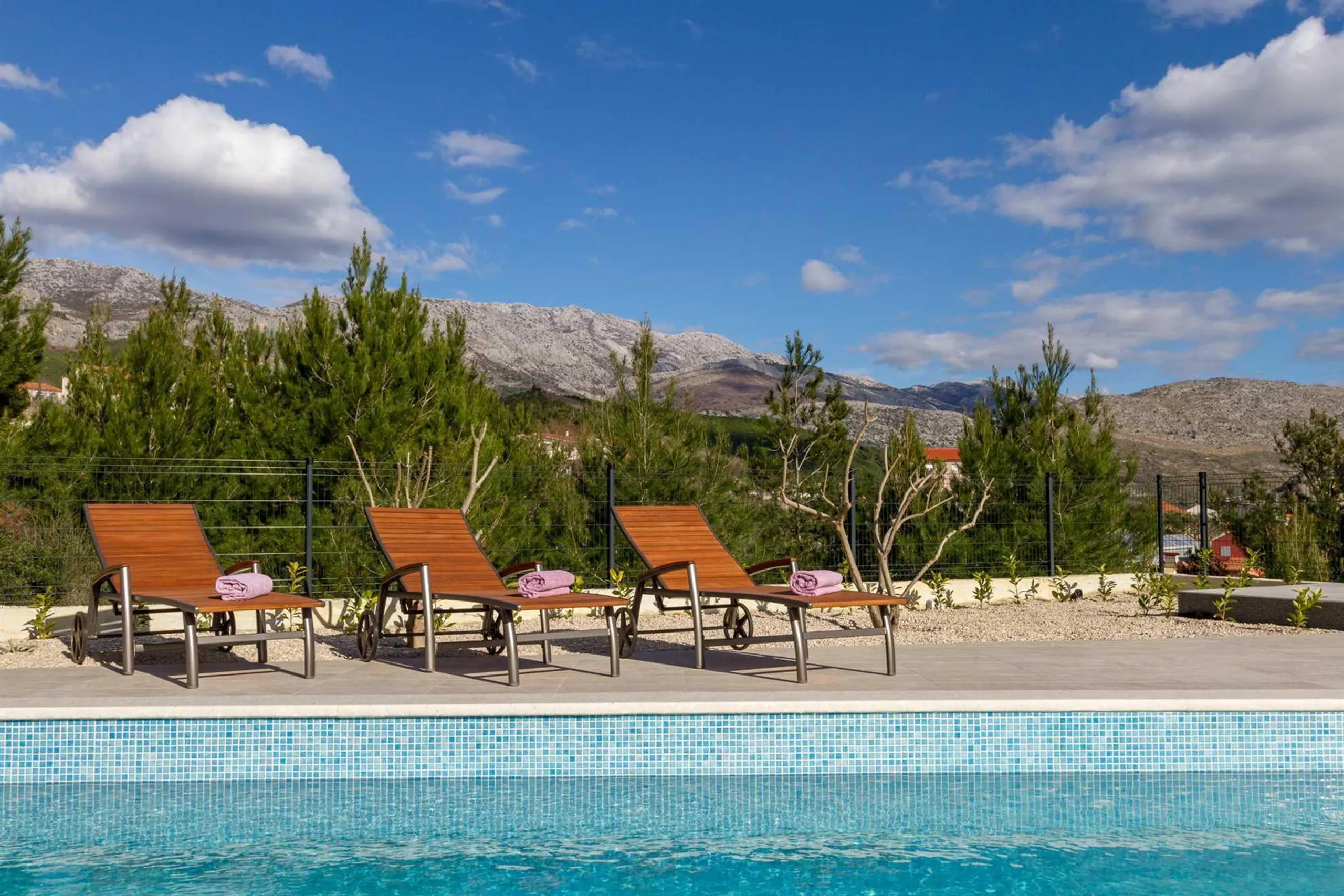 Elegant Villa with Private Pool Panoramic Views in Zrnovnica — photograph 2