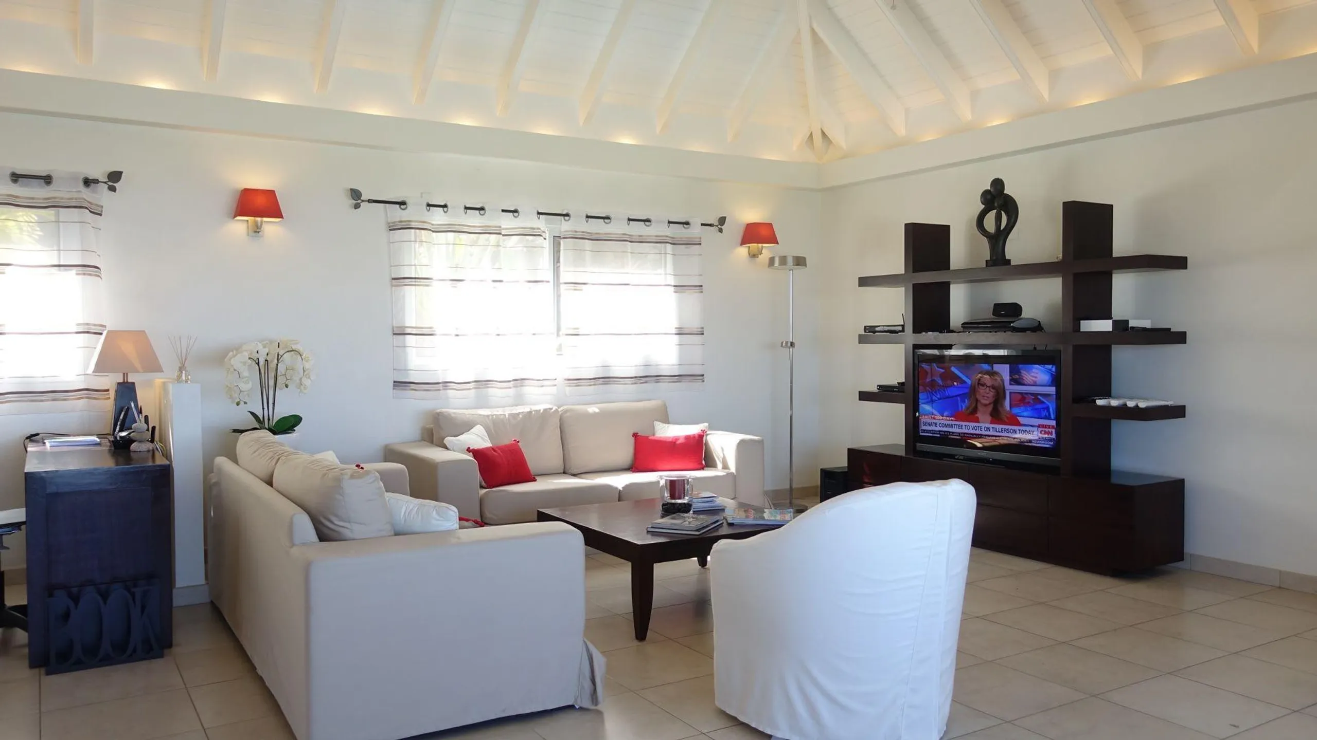 Deluxe 3 Bedroom Villa with Pool And Picturesque Sea Views — photograph 9
