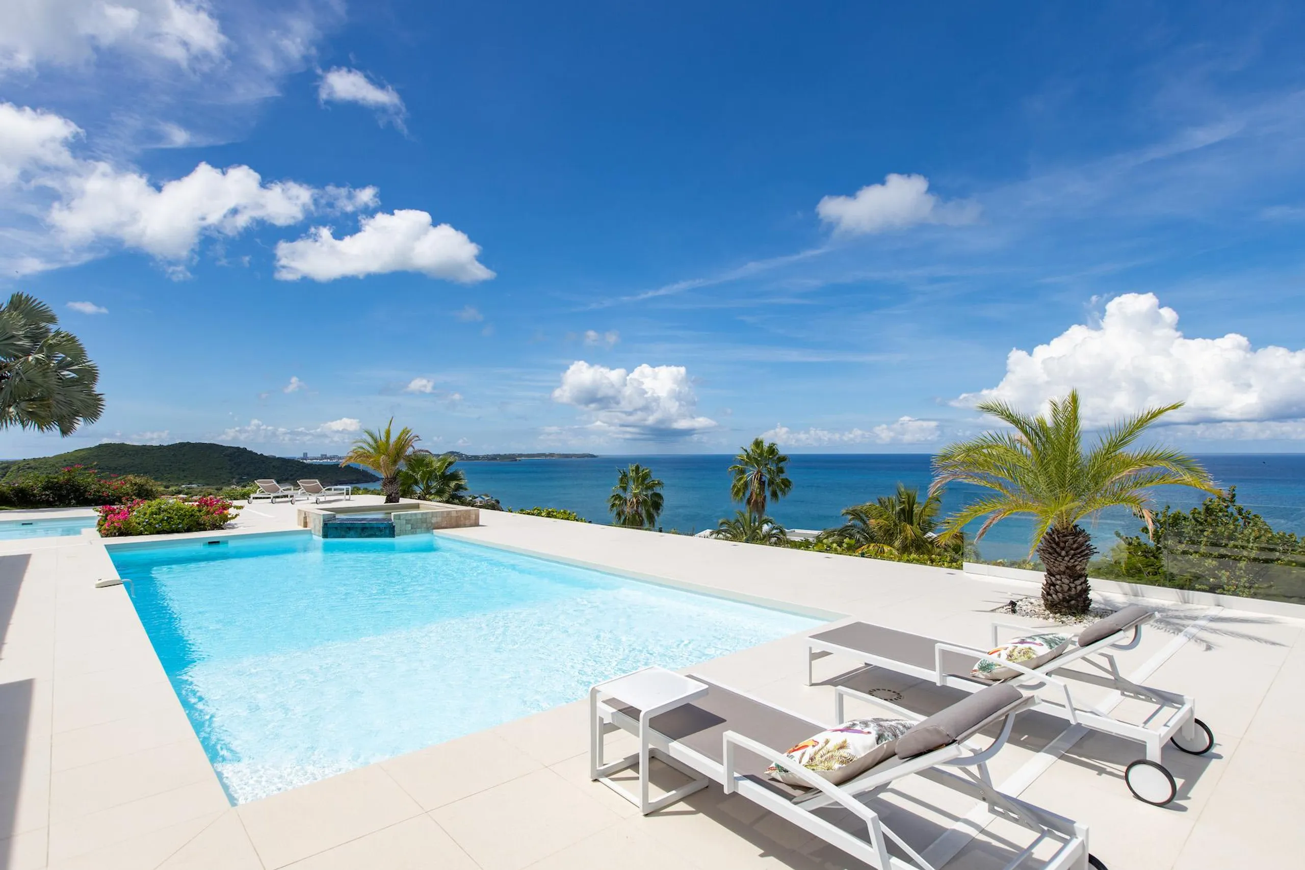 Oceanview Seascape Villa with Private Pools and Tropical Bloom Scenery — photograph 2