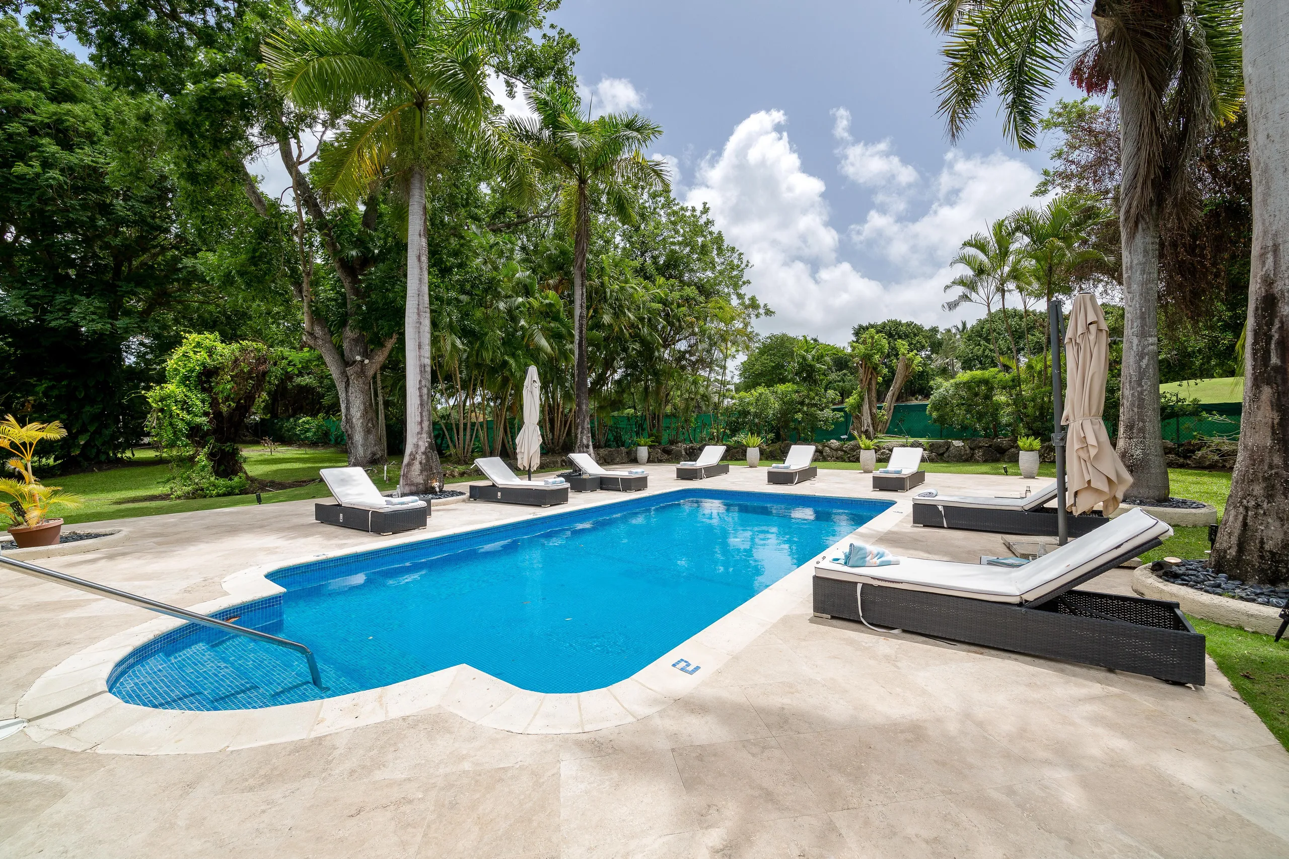 Sandy Lane's Breathtakingly Elegant Villa with Beach Access — photograph 2
