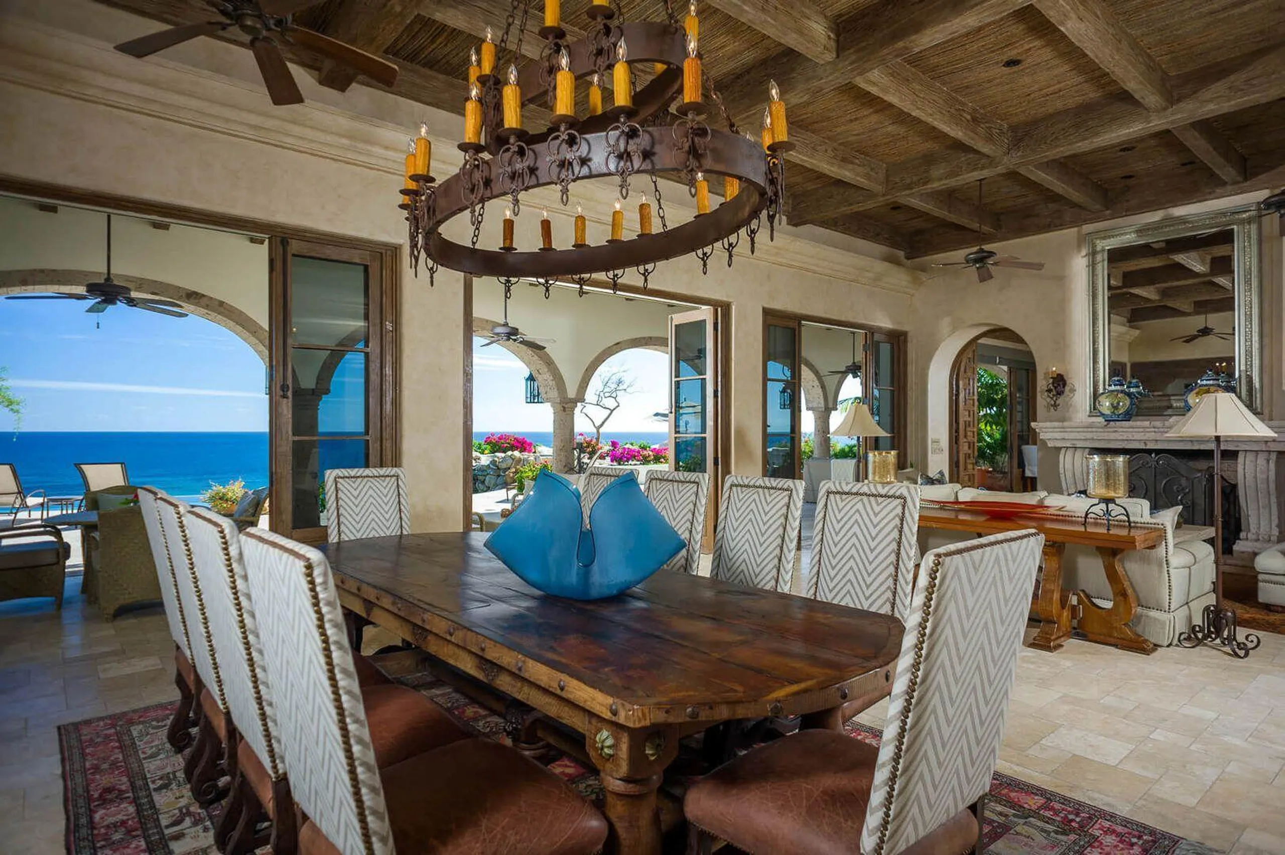 Spanish Colonial Architectural Palmilla Estate with Infinity Pool and Sweeping Ocean Views — photograph 12