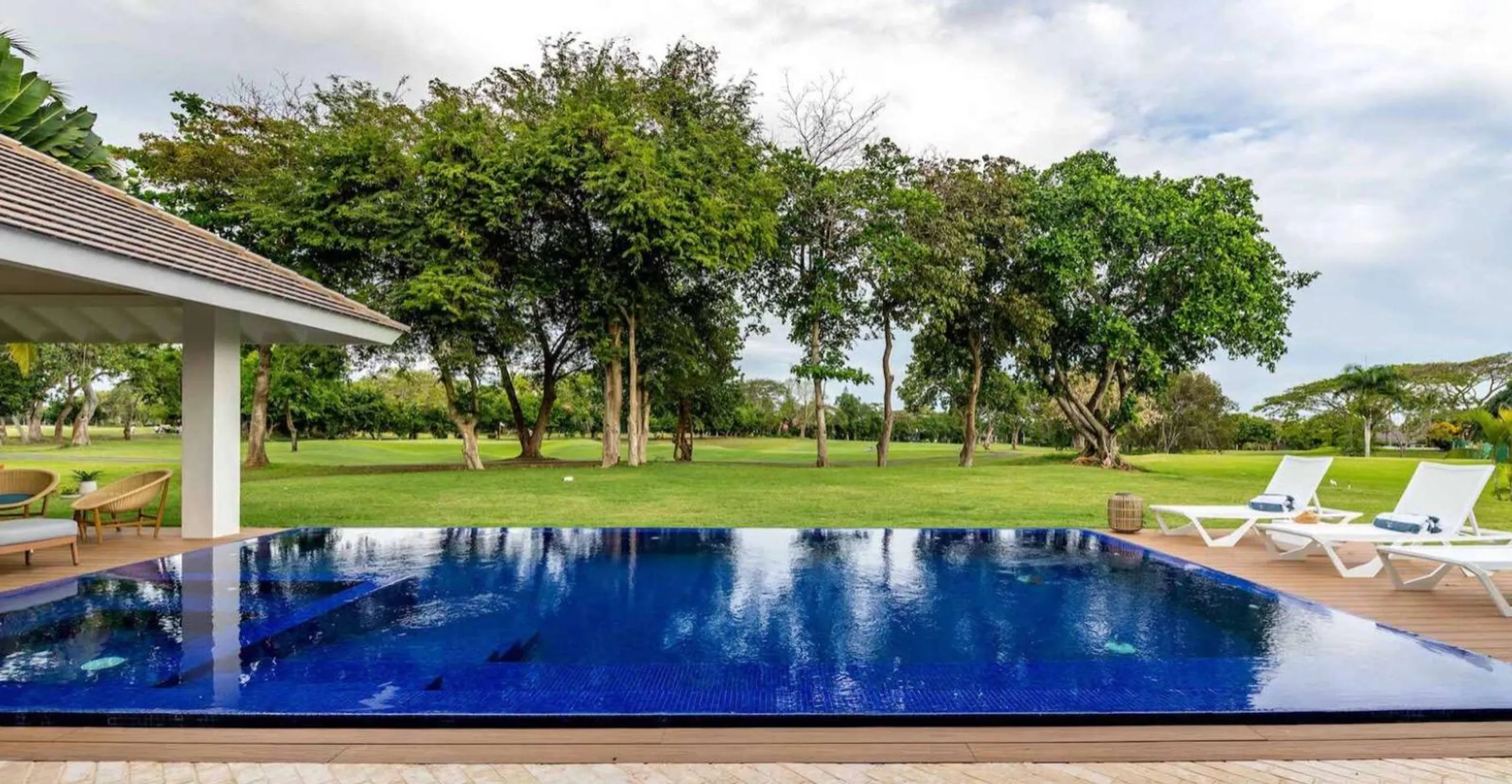 Top-of-the-line Villa with Private Pool, Jacuzzi and  Gazebo — photograph 9