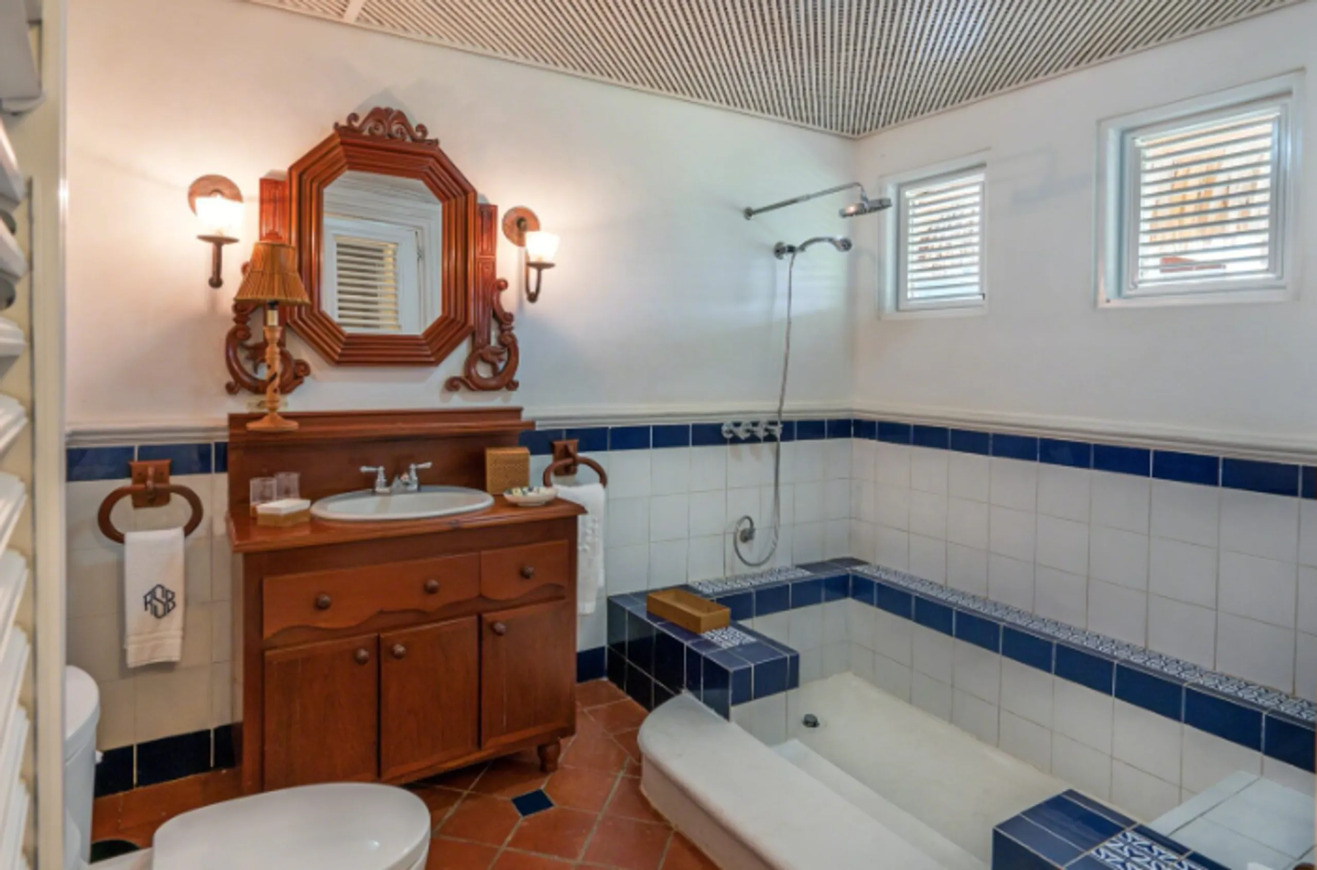 Spacious Caribbean Estate with Private Pool and Lovely Grounds — photograph 7