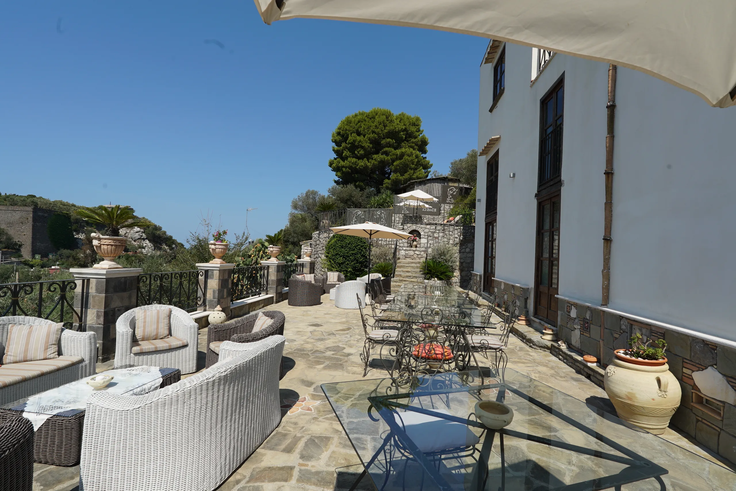 Princely 19th-Century Estate with Breathtaking Capri Views and Event-Ready Gardens — photograph 7