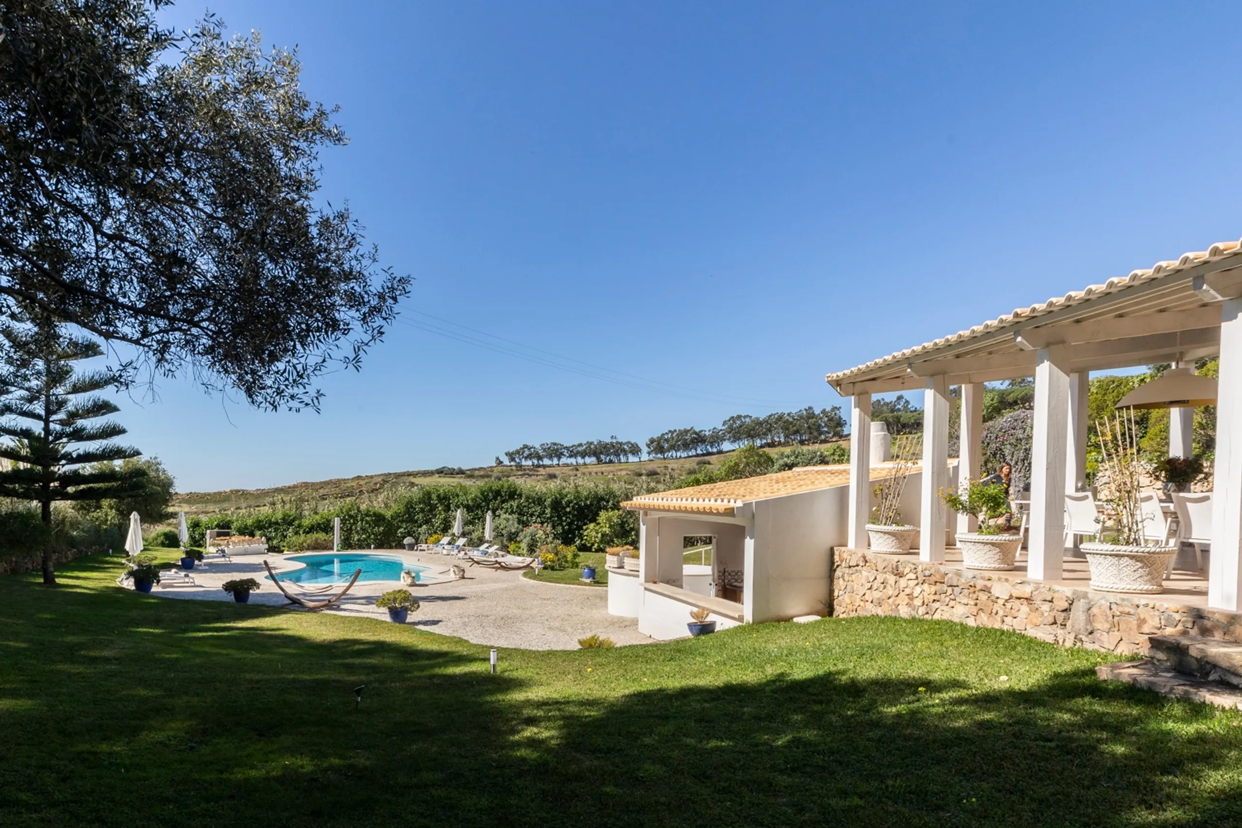Lavish Abode in Sintra-Cascais Natural Park with Private Pool and Unobstructed Atlantic Ocean Views — photograph 9