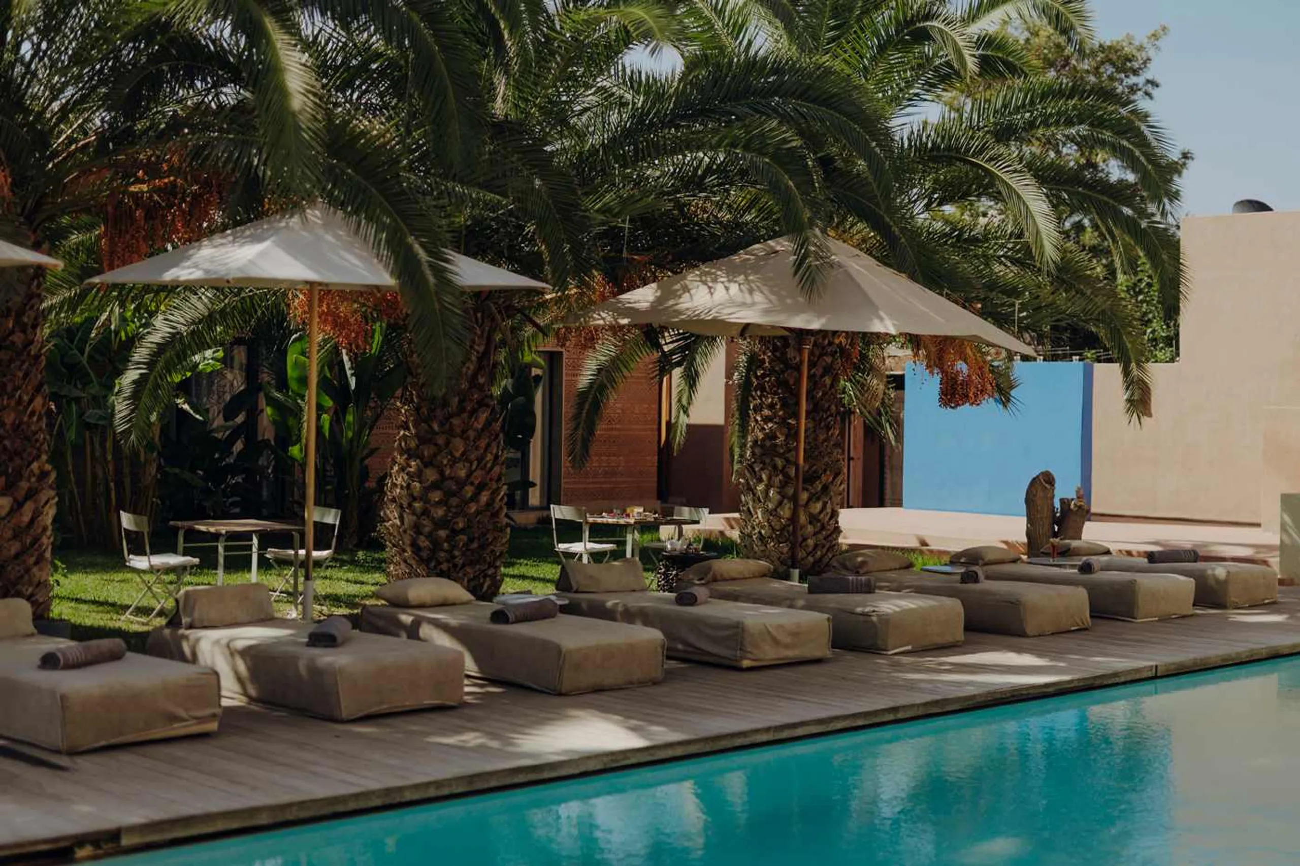 A Serene Marrakech Haven with Private Pool and  Lush Greenery — photograph 4