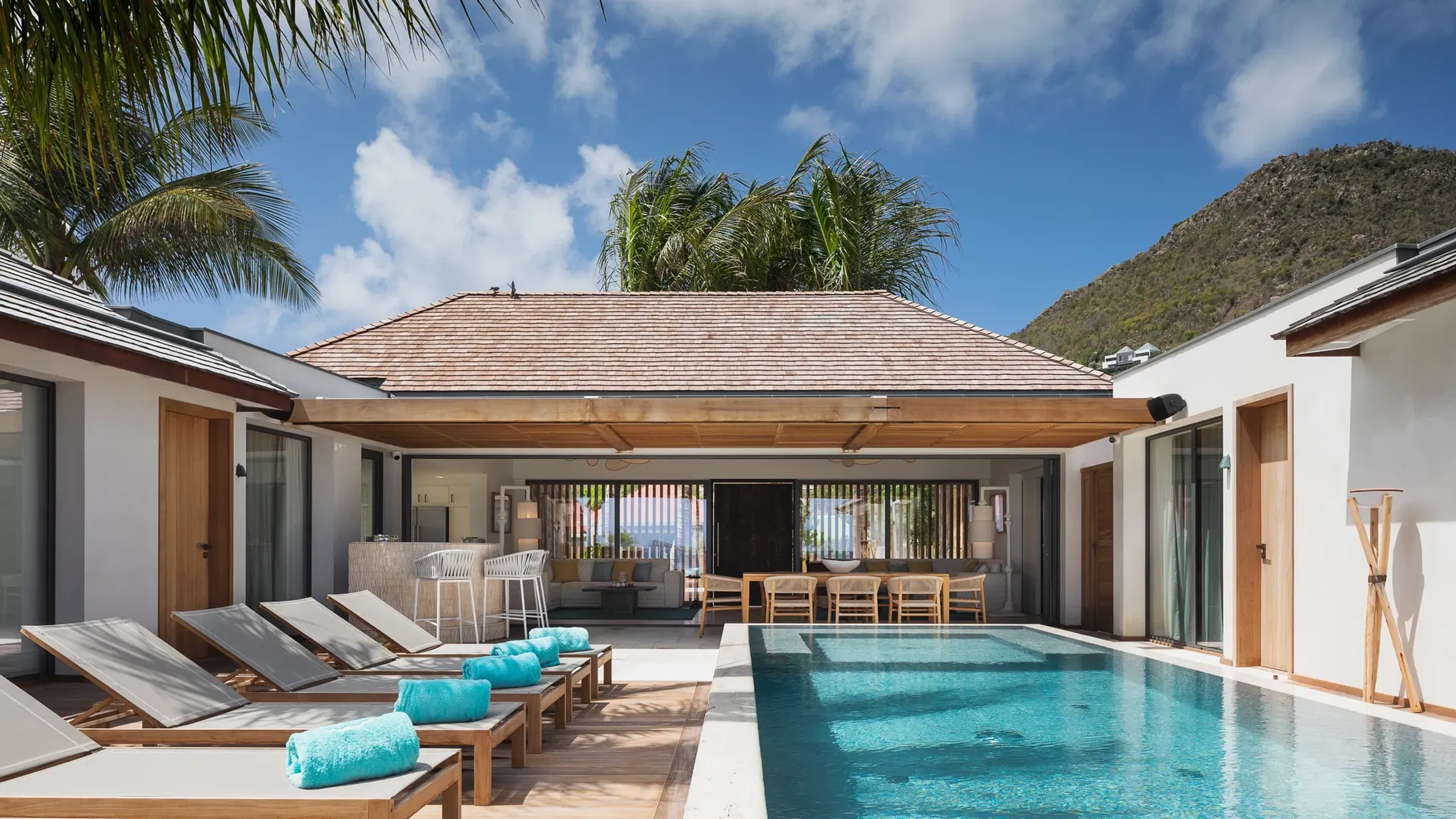 Beachside Paradise Luxe Villa in Lorient with Private Heated Pool — photograph 10