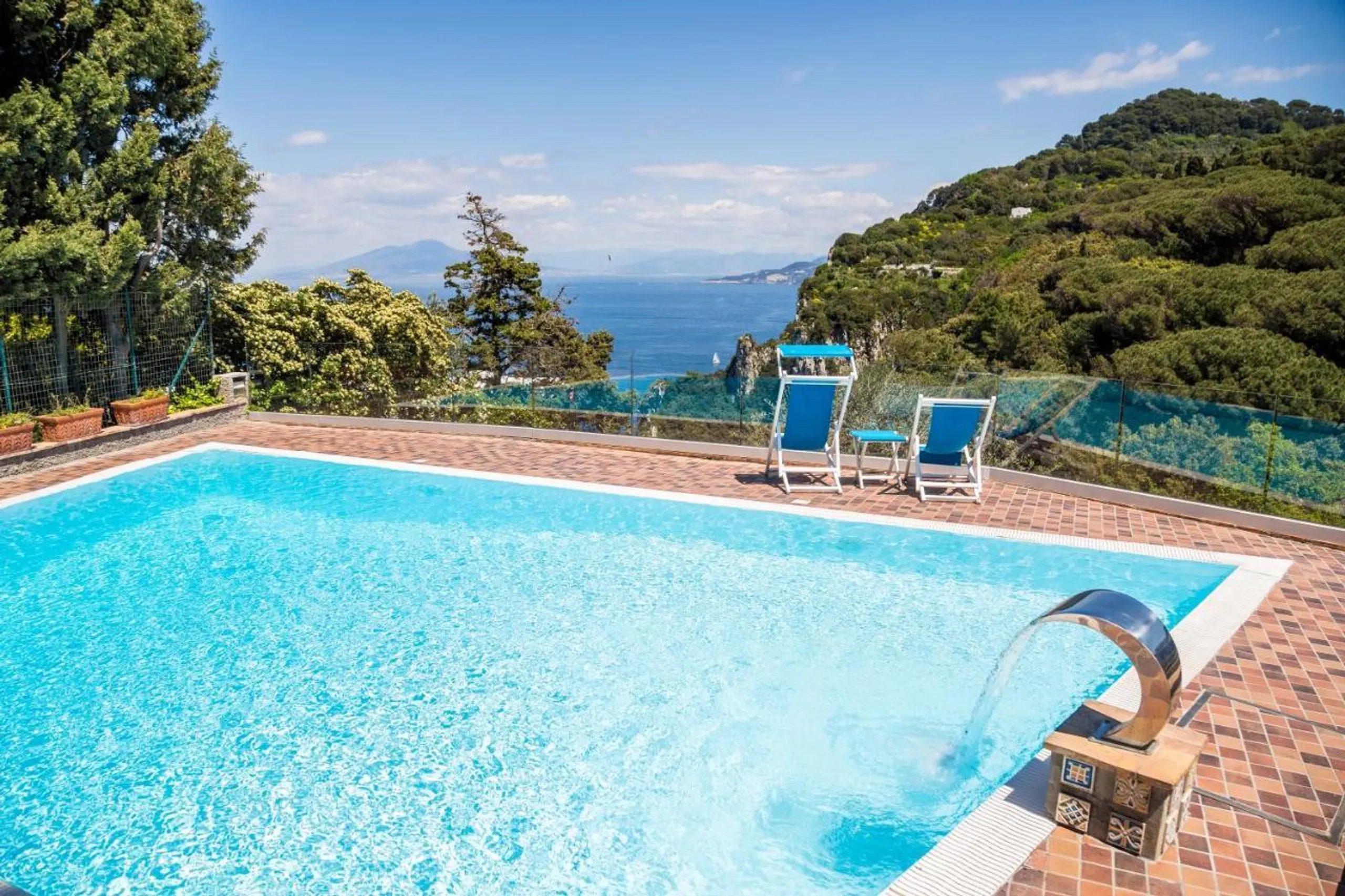 Majestic Contemporary Villa with Pool, Sauna and Sea Views — photograph 4