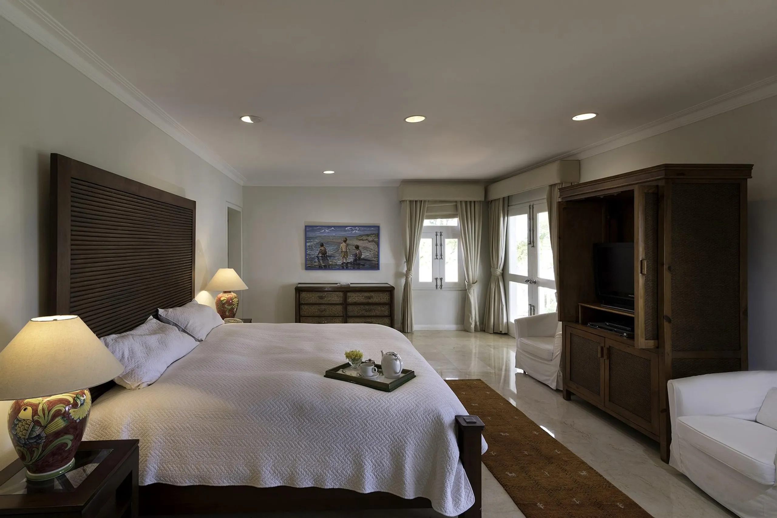 Lavish Oceanfront Abode with Private Pool and Overlooking Garden — photograph 8