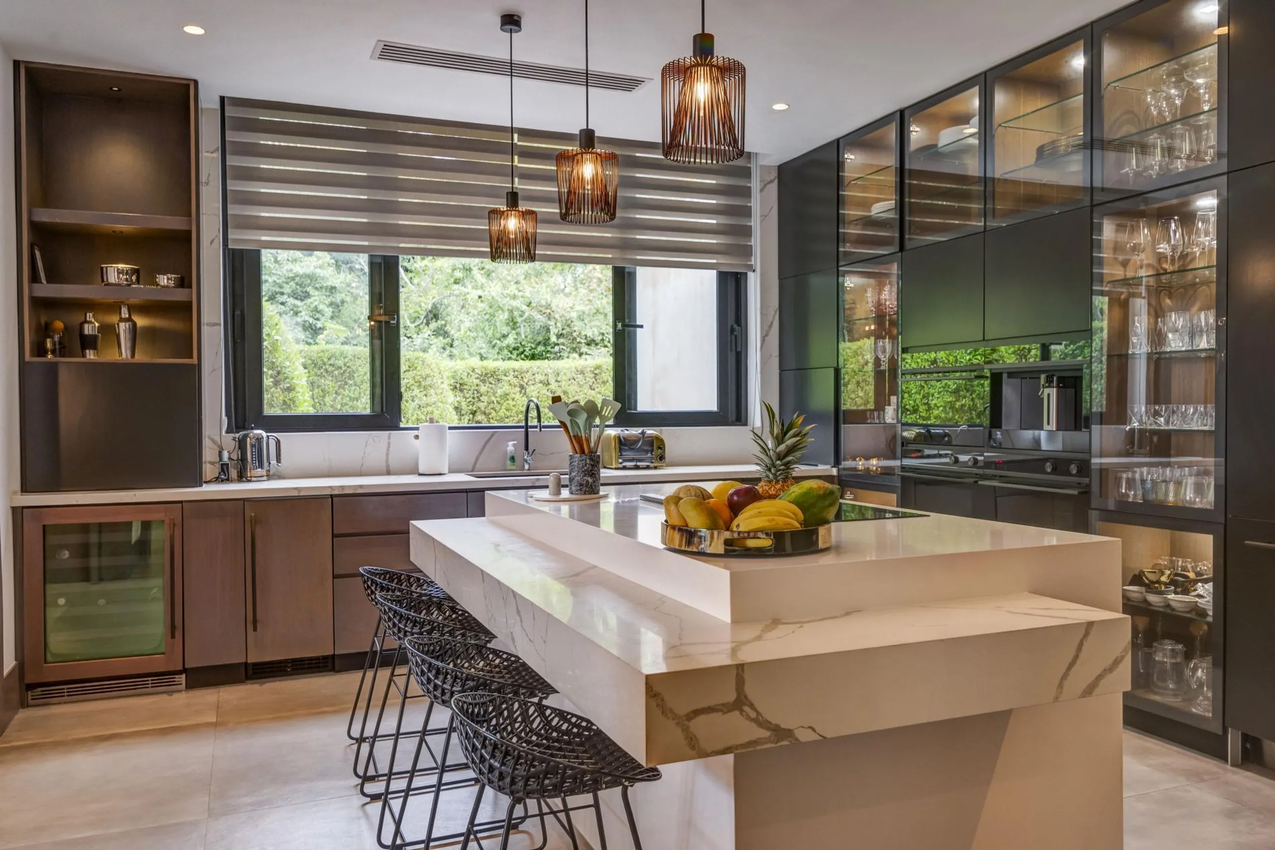 Sumptuous Villa with Golf Course Access, Pool, and Tropical Garden Views — photograph 6