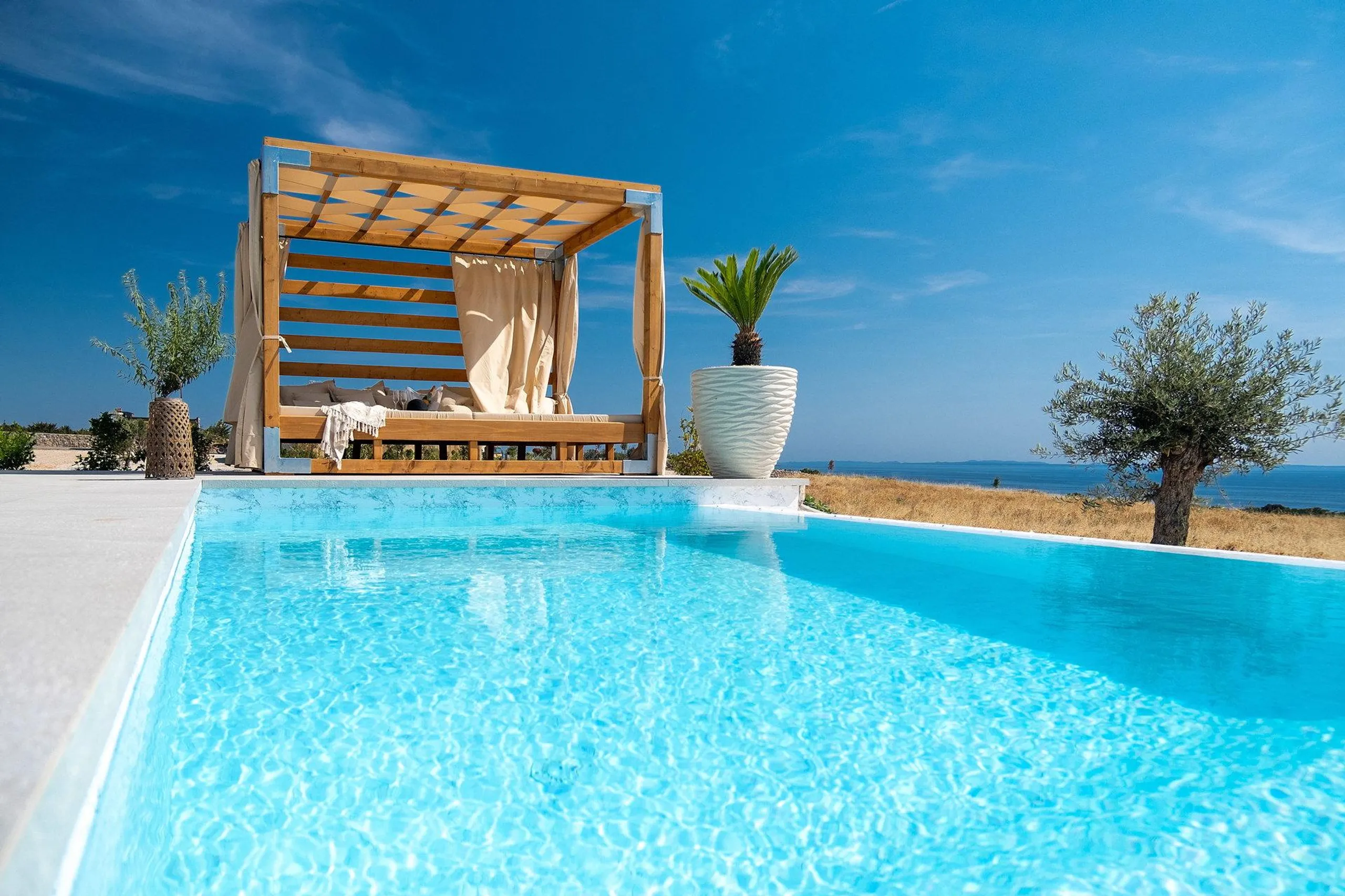Captivating Villa Oasis in Novalja with Private Infinity Pool and Amazing Sea Views — photograph 5