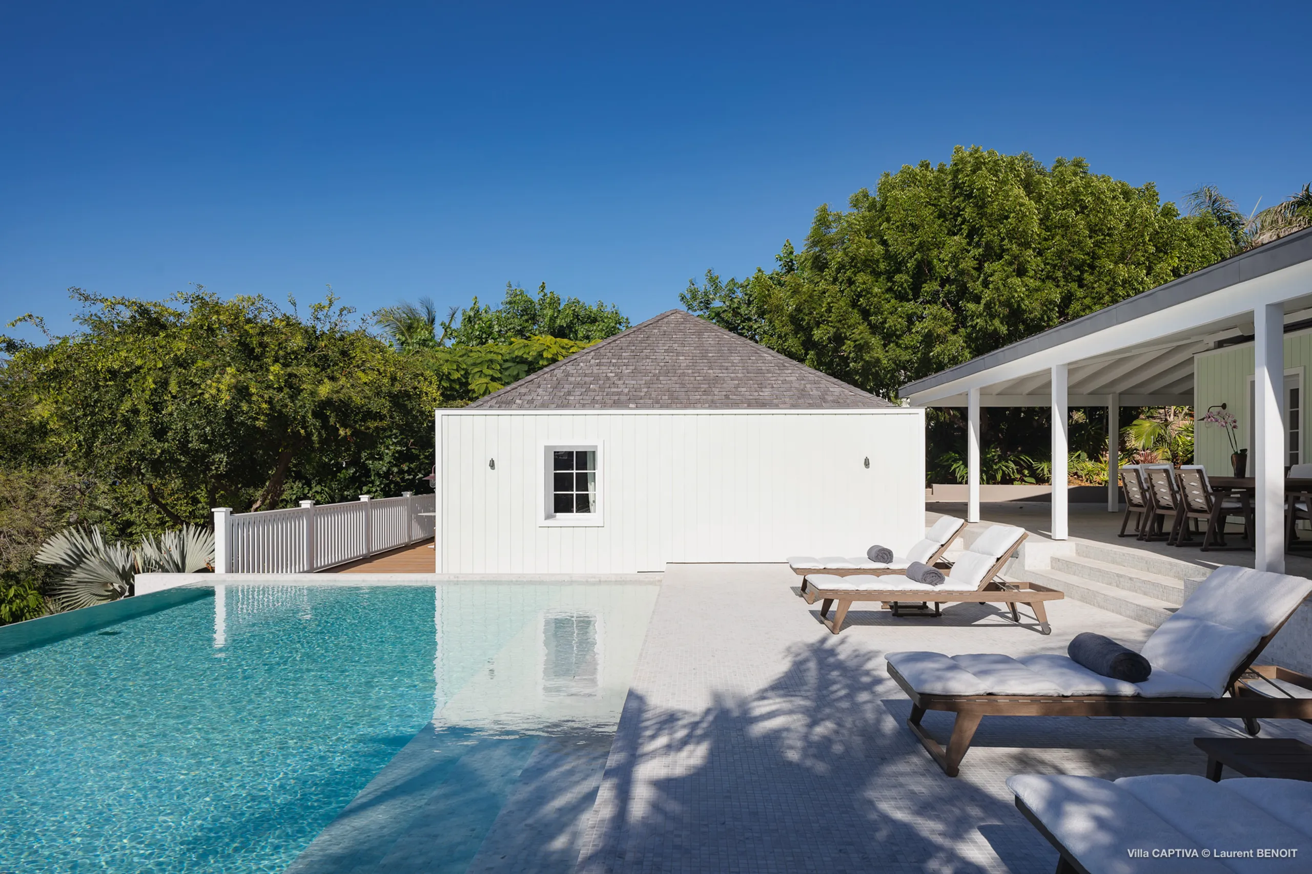 Waterfront St. Barth Villa with Private Dock, Heated Pool & Airy Living Spaces — photograph 10