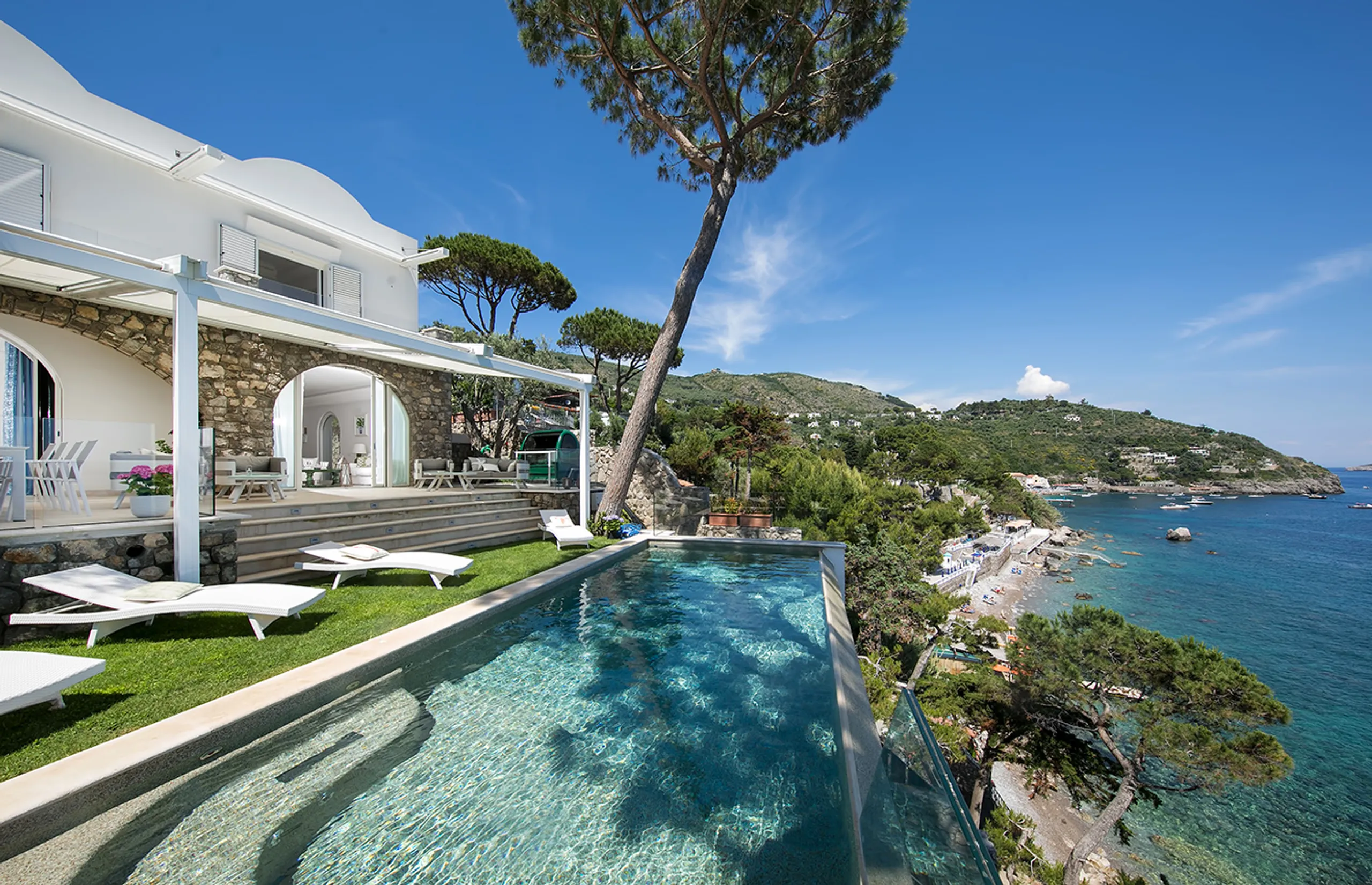 Majestic Seafront Sanctuary with Infinity Pool and Private Beach Access, Massa Lubrense