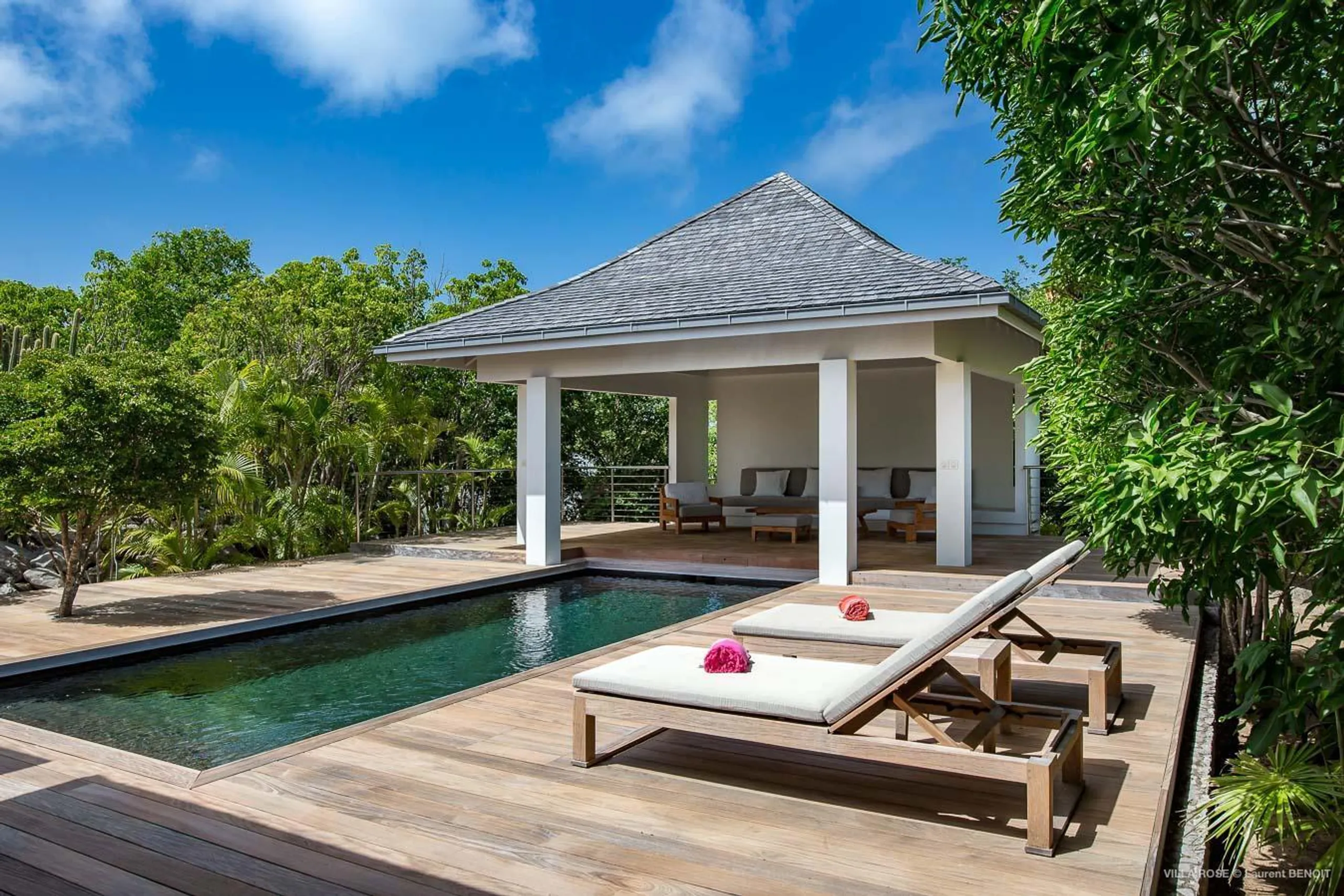 Majestic Tropical Villa with Private Pool and Ocean Views — photograph 2