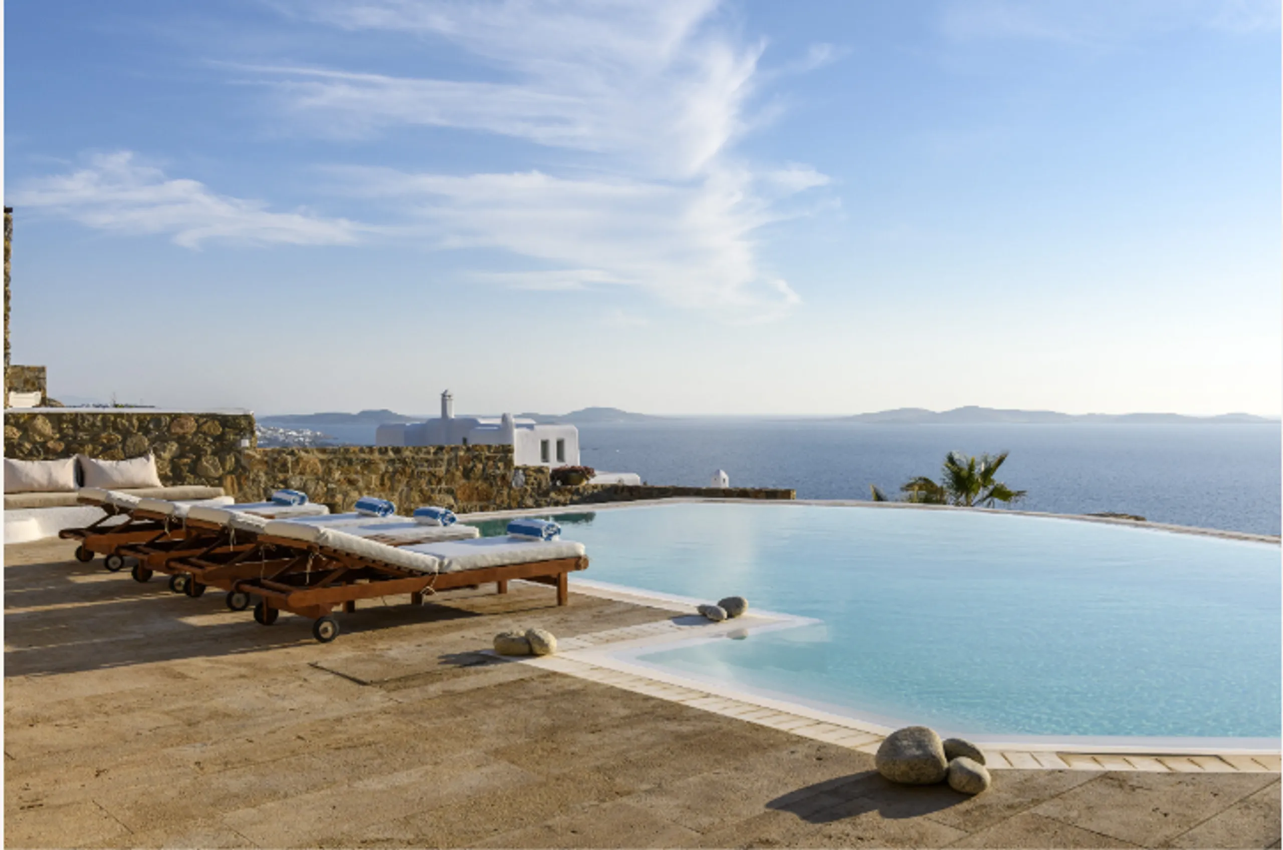 Elegant Mykonos Luxe Retreat with Private Infinity Pool and Ocean Views — photograph 3