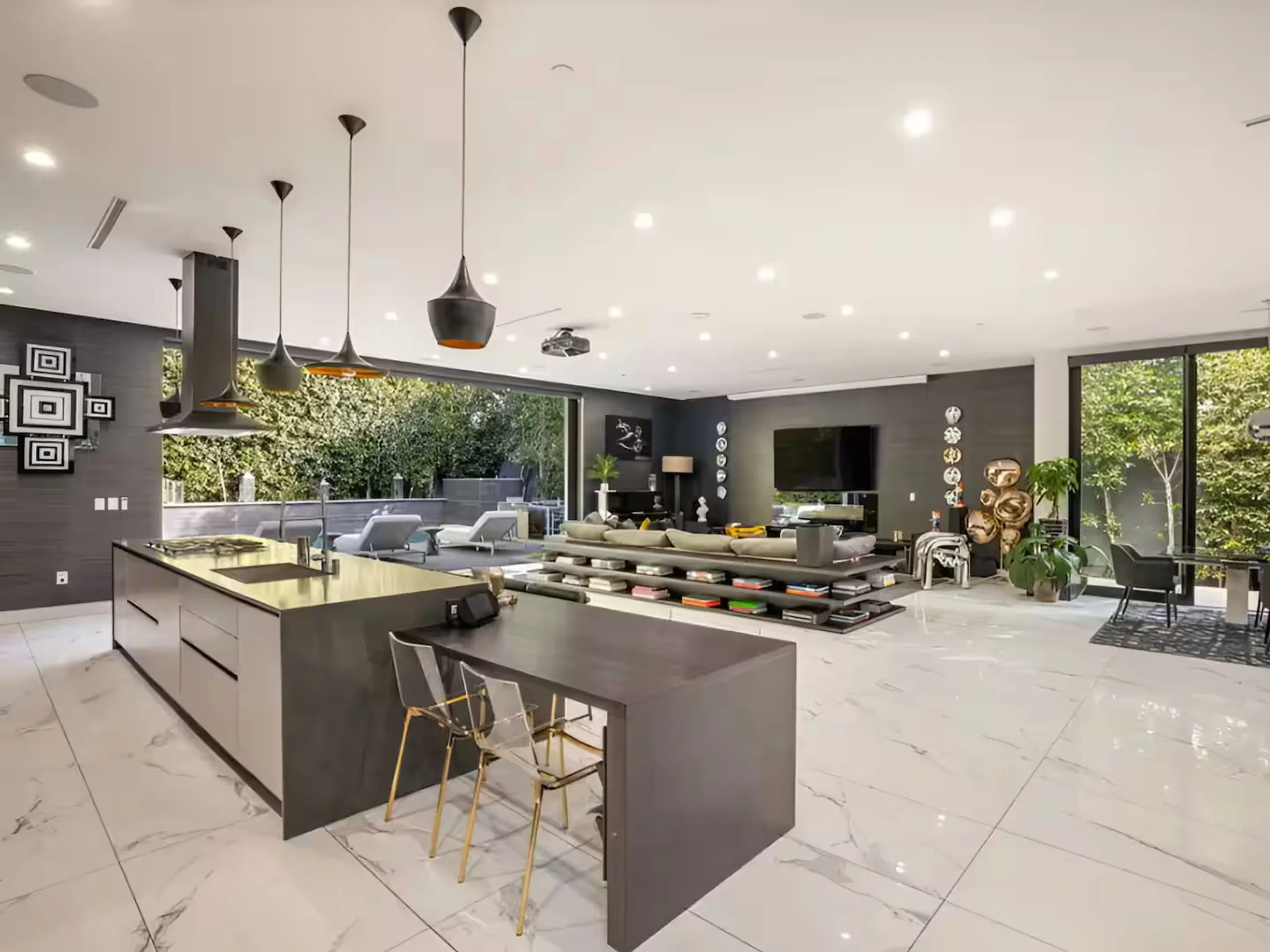 Modern Luxe Melrose Oasis with Private Pool and Rooftop — photograph 2