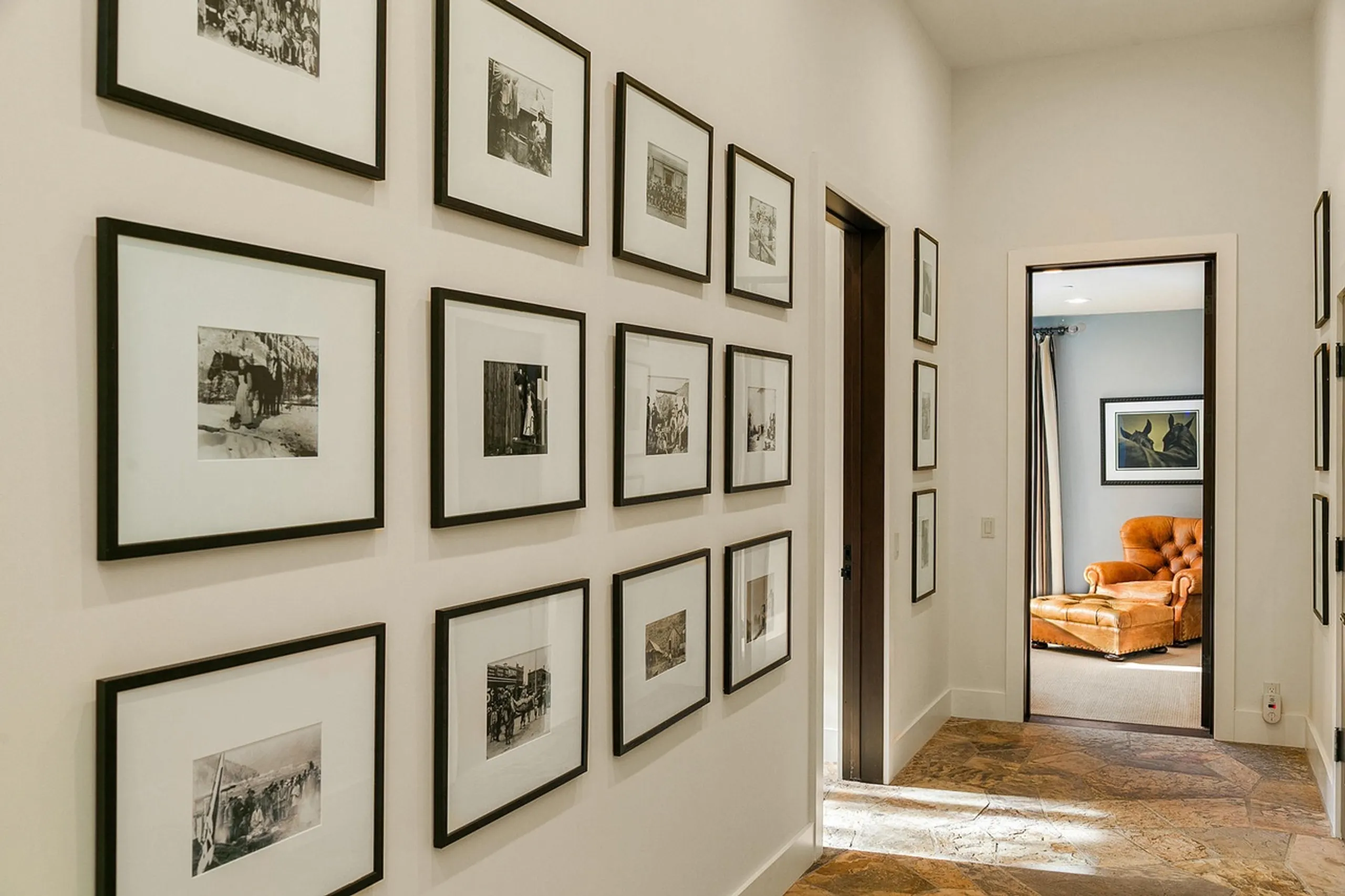 Breathtakingly Beautiful Villa with Function Hall, Game Room and Inviting Atmosphere — photograph 11