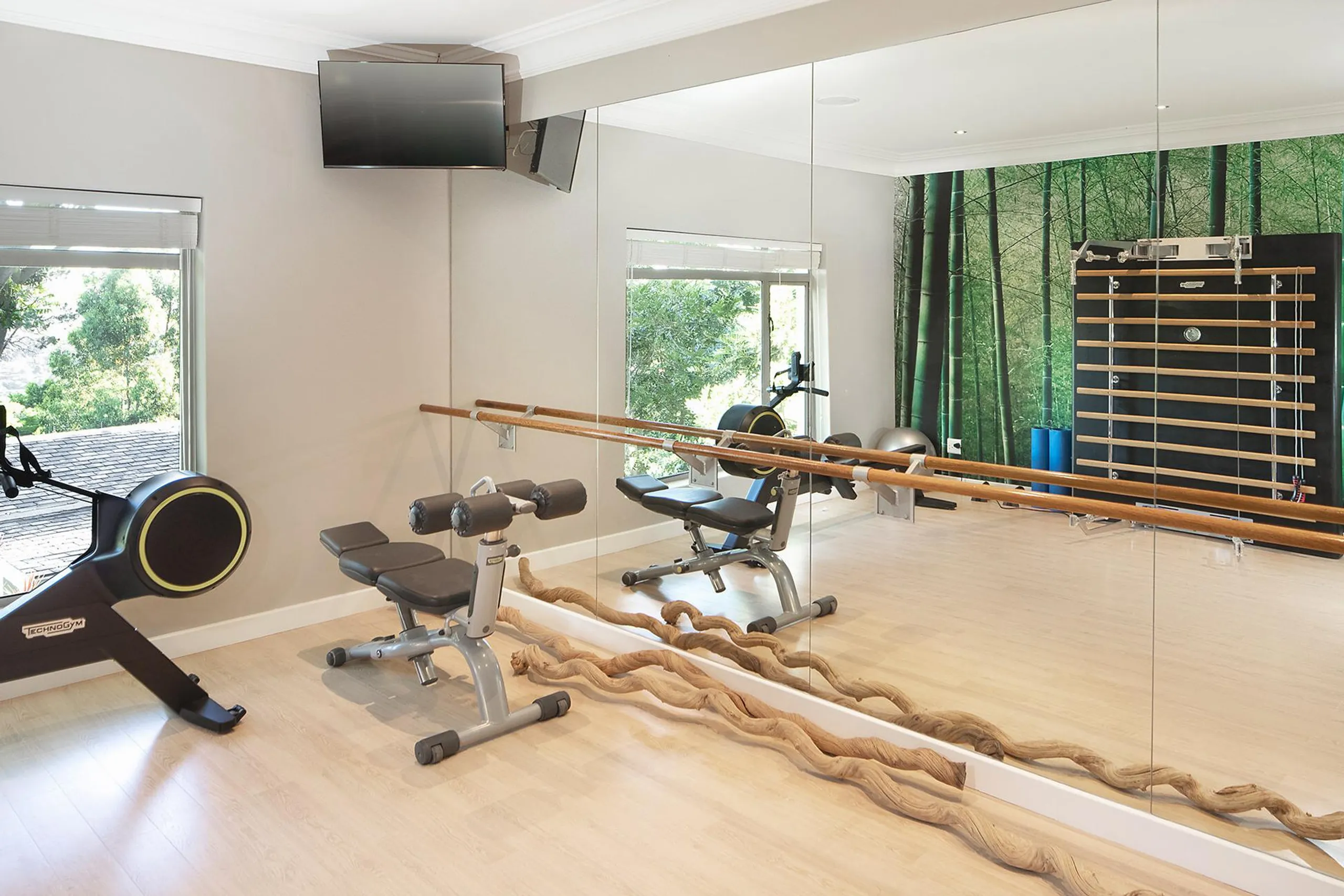Contemporary Serene Retreat with Pool and Tennis Court — photograph 8