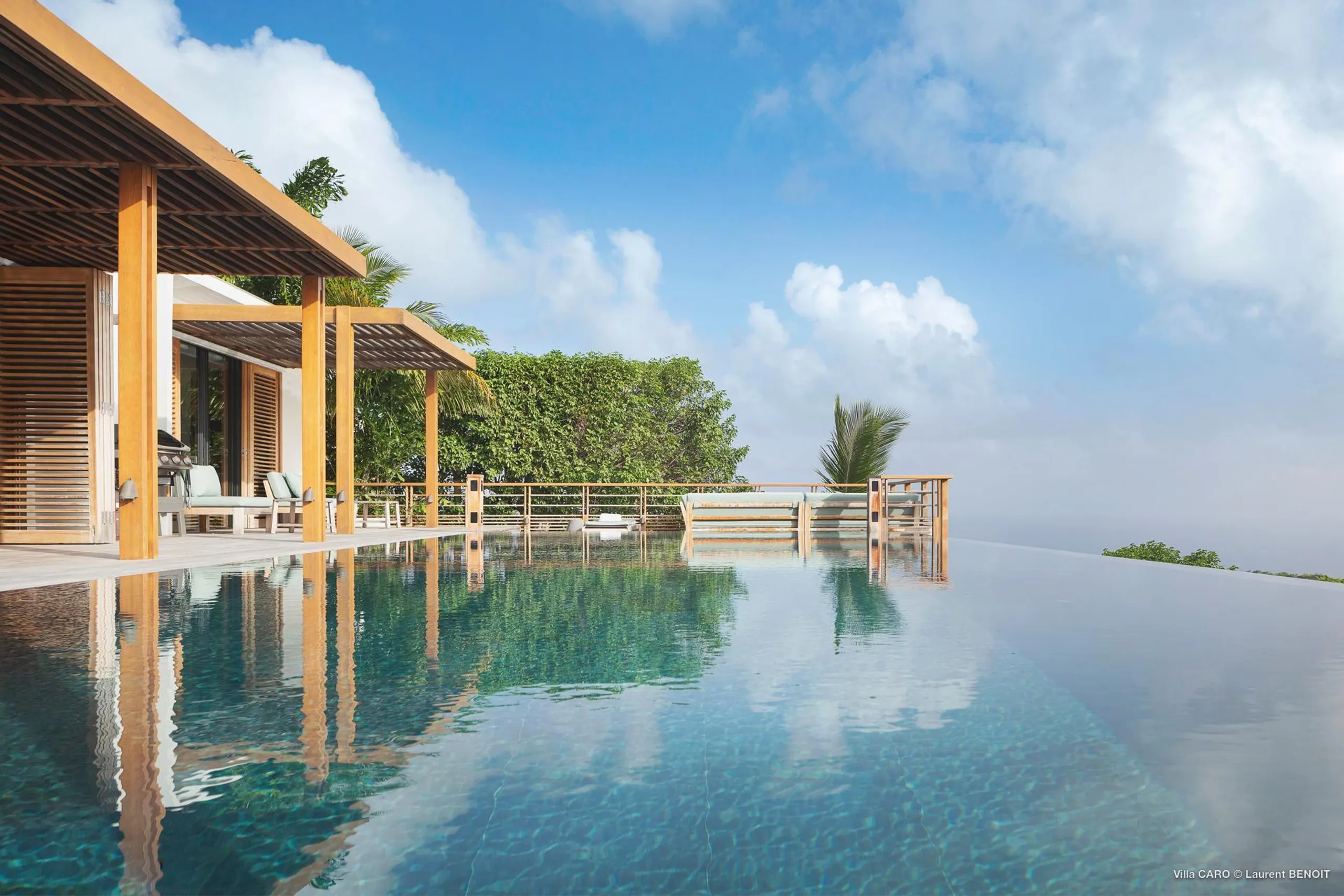 Serene Seaview Villa with Infinity Pool and Fitness Room — photograph 5