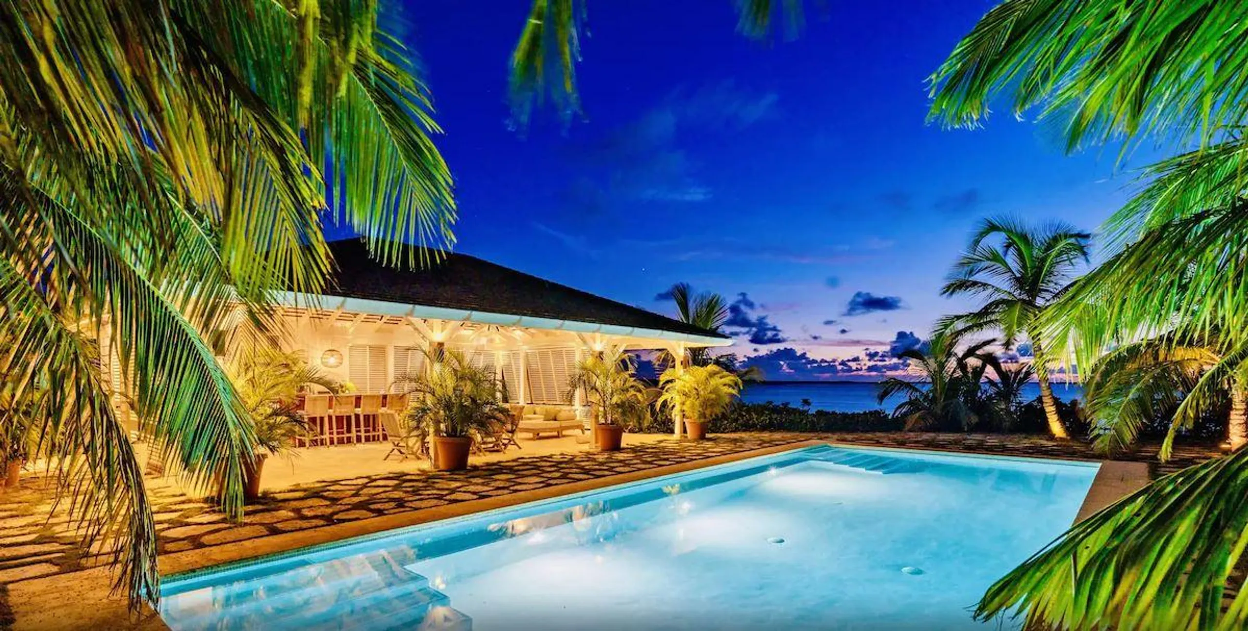 Breathtaking Waterfront Estate with Pool and Exclusive Private Beach in Bahamas