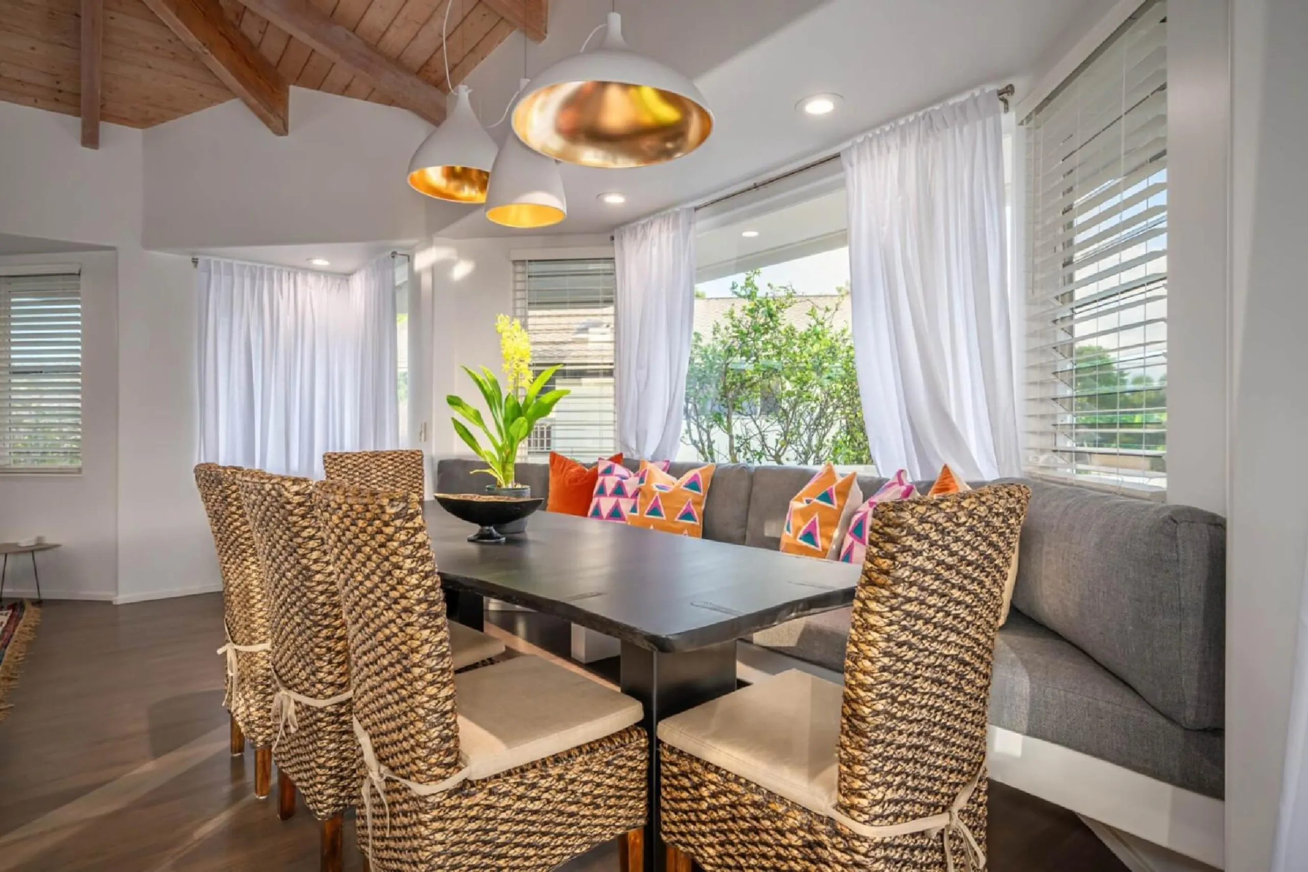 Hanalei Vista Estate Featuring Sweeping Views of the Mountains and Ocean Over Hanalei Bay — photograph 9