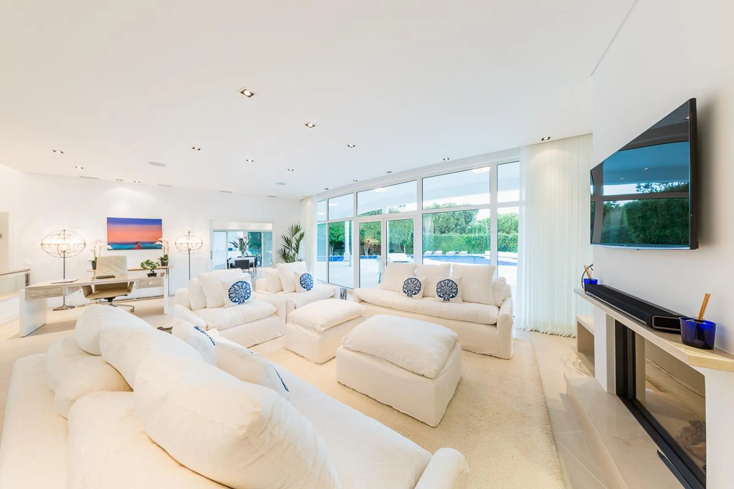 Spectacular 4-Bedroom Villa with Heated Pool & Golf Views in Quinta do Lago Resort — photograph 6